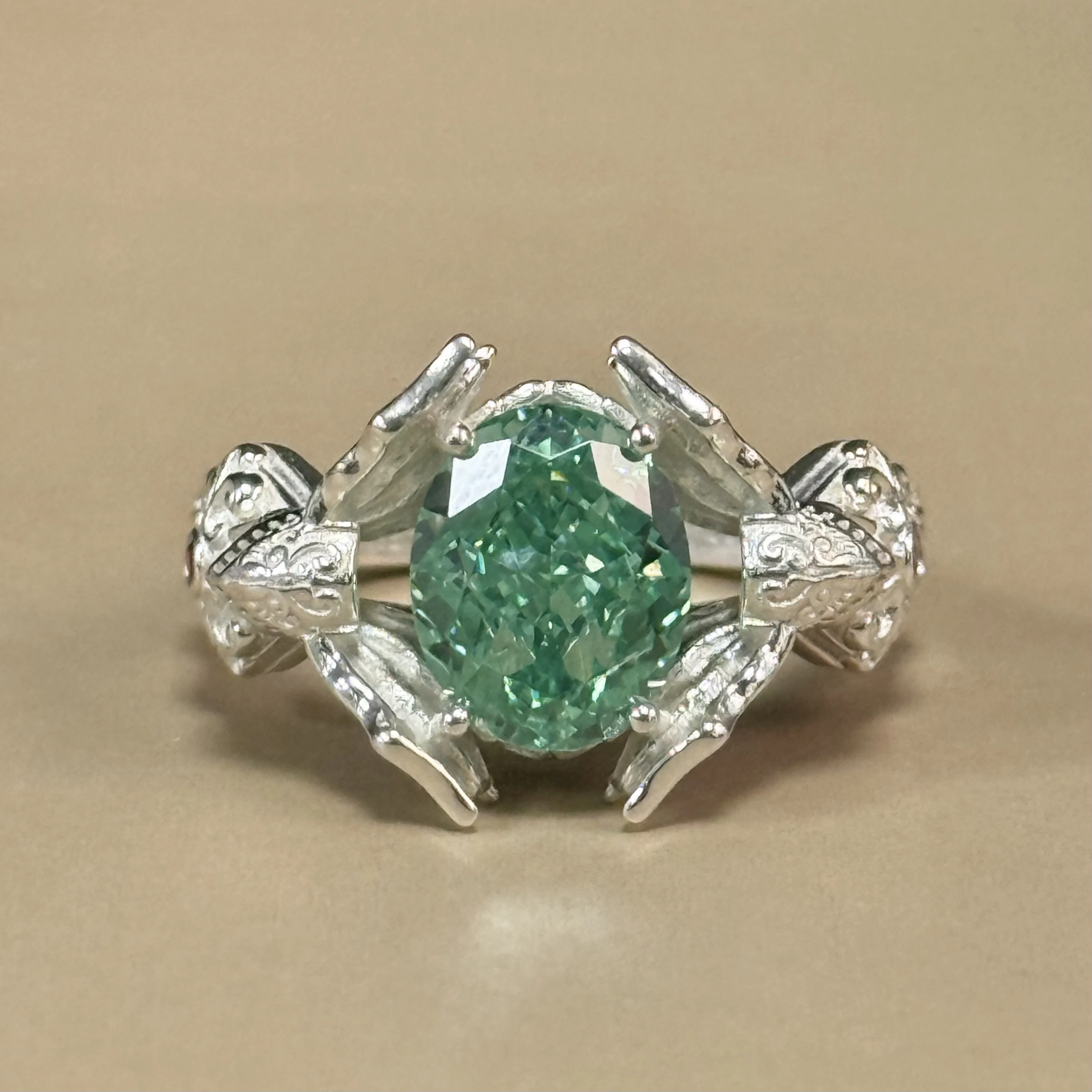 

Серебро 925 пробы, оригинальный дизайн, ручная работа, готическое кольцо в темном стиле с изображением солдата Параиба.