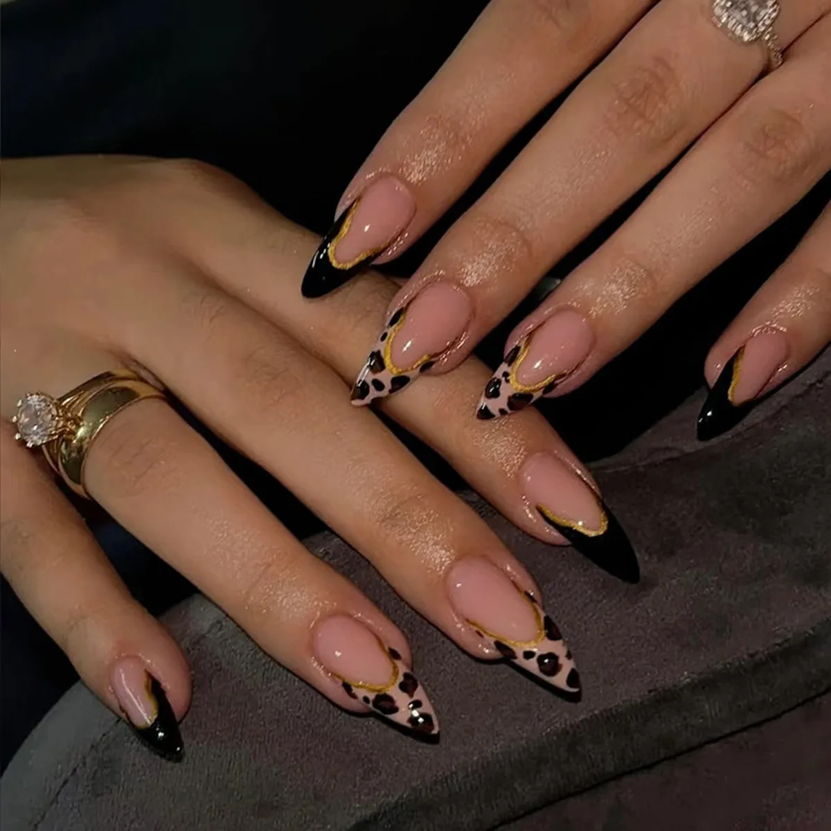24 قطعة مجموعة الأظافر الزائفة الشتوية السوداء الاكريليك ليوبارد طباعة الفرنسية تلميح اللوز وهمية مسمار الفن مع تصميم مسحوق لامع اضغط على الأظافر #4