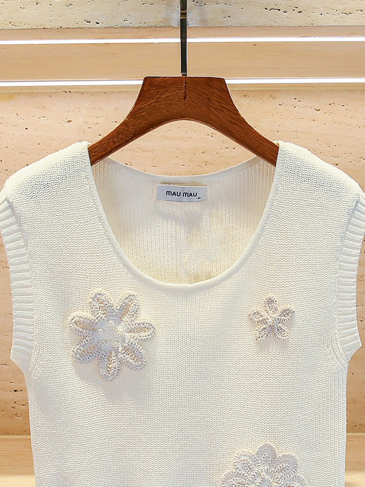 

e Knitted Vest Top for Women Gentle Floral Hook Design High-End Autumn Collection Comfortable Commute Sle ort H-ape