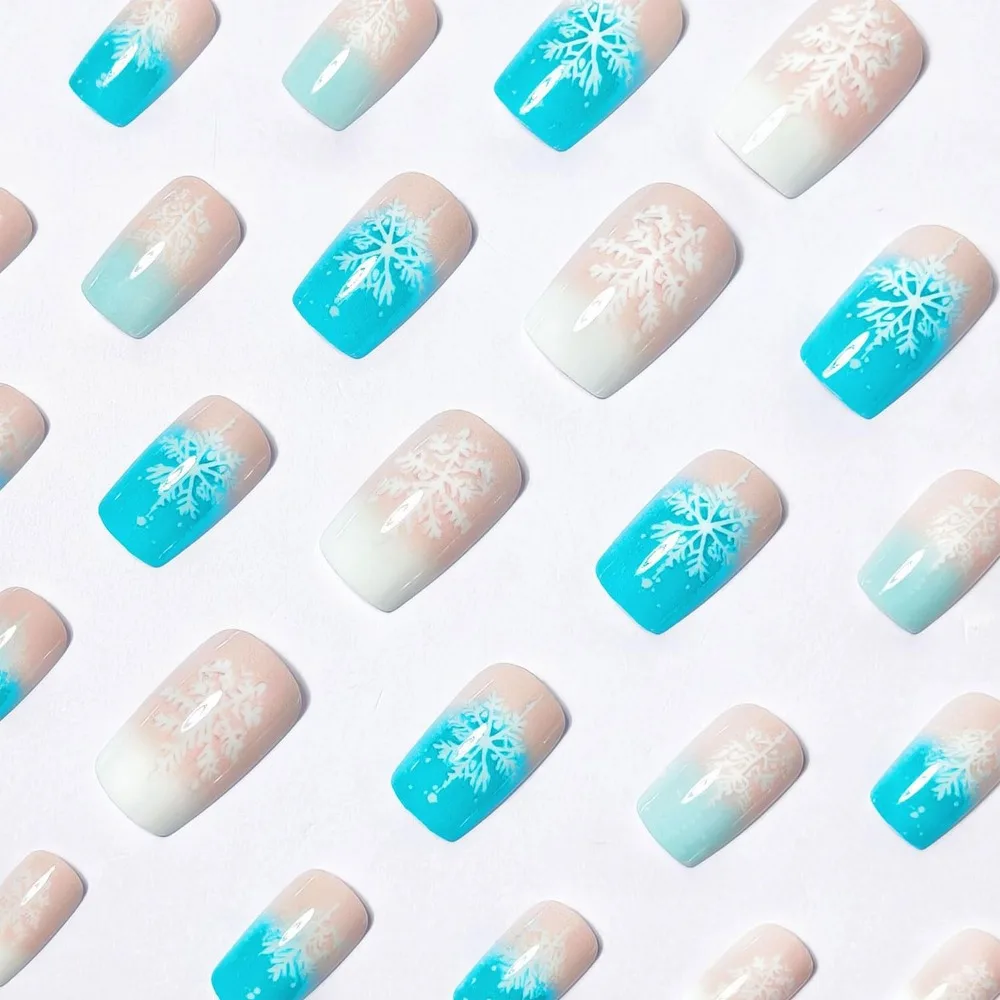 24pcs Medium Square Gradient Press-On Nails with Snowflakes for Women's Holiday Stick-On Nails