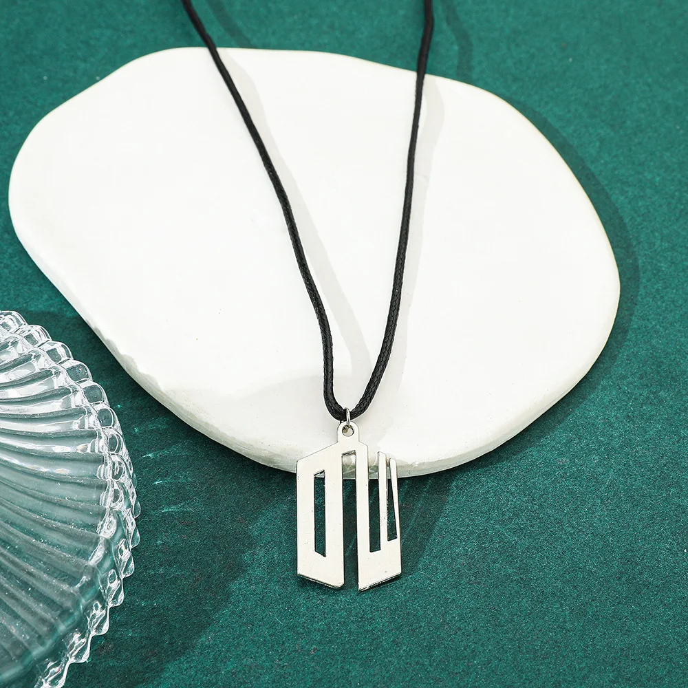Fashion Leather Rope Necklace Simple Time Machine Symbol Pendant for Film And Television Character Fans Jewelry Gift ﻿