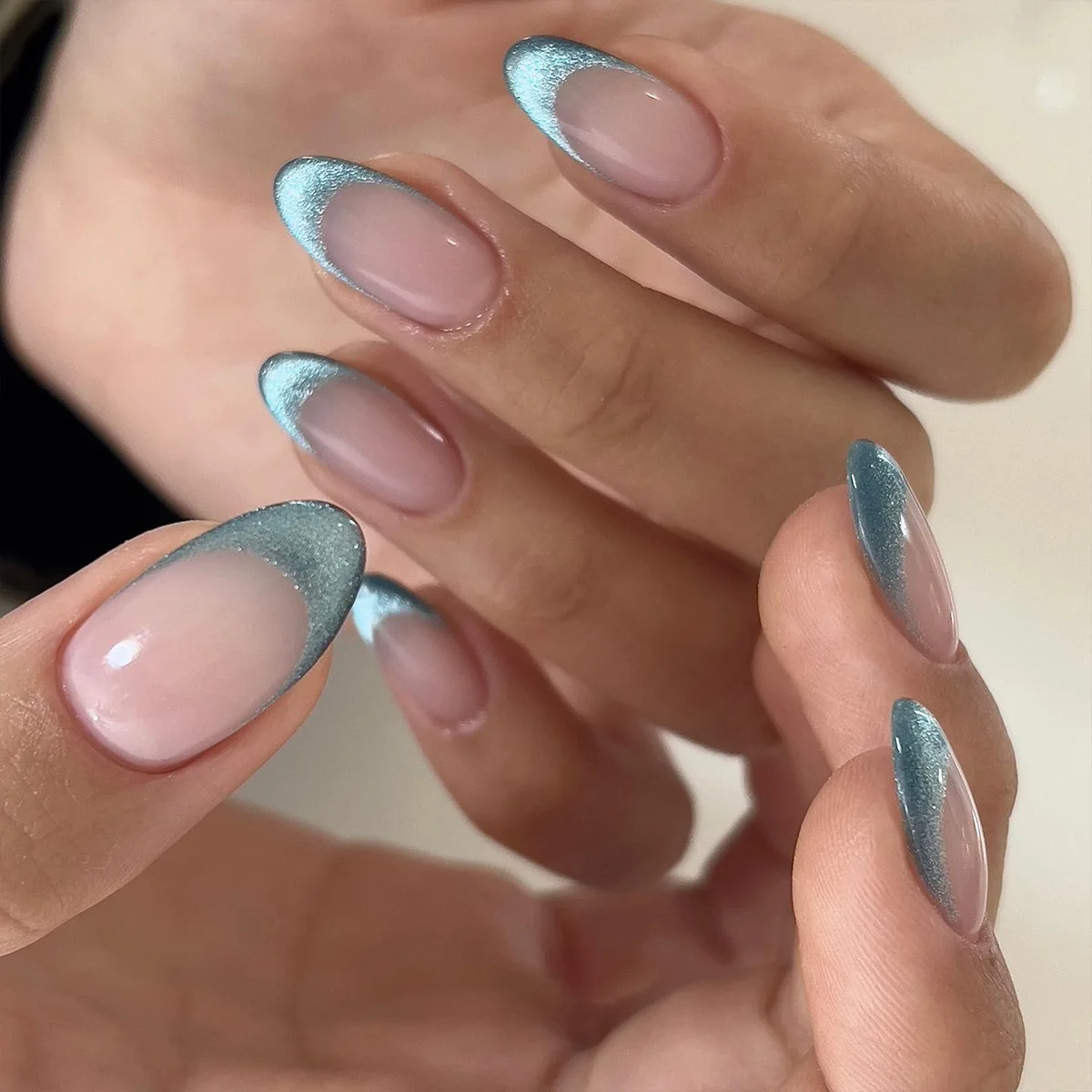 24 Stück Romantische Y2k Stern Press On Nails Farbverlauf Blau Französischer Stil Gold Mond Designs Fake Nail Süße Mandel Falsche Nägel für Frauen