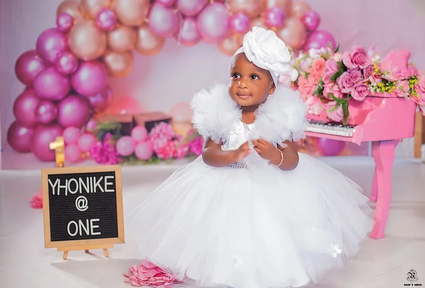 Vestido de niña de flores con apliques de flores en 3D blanco personalizado para boda, vestidos de primera comunión hinchados de tul con cuentas para fiesta de cumpleaños para niños