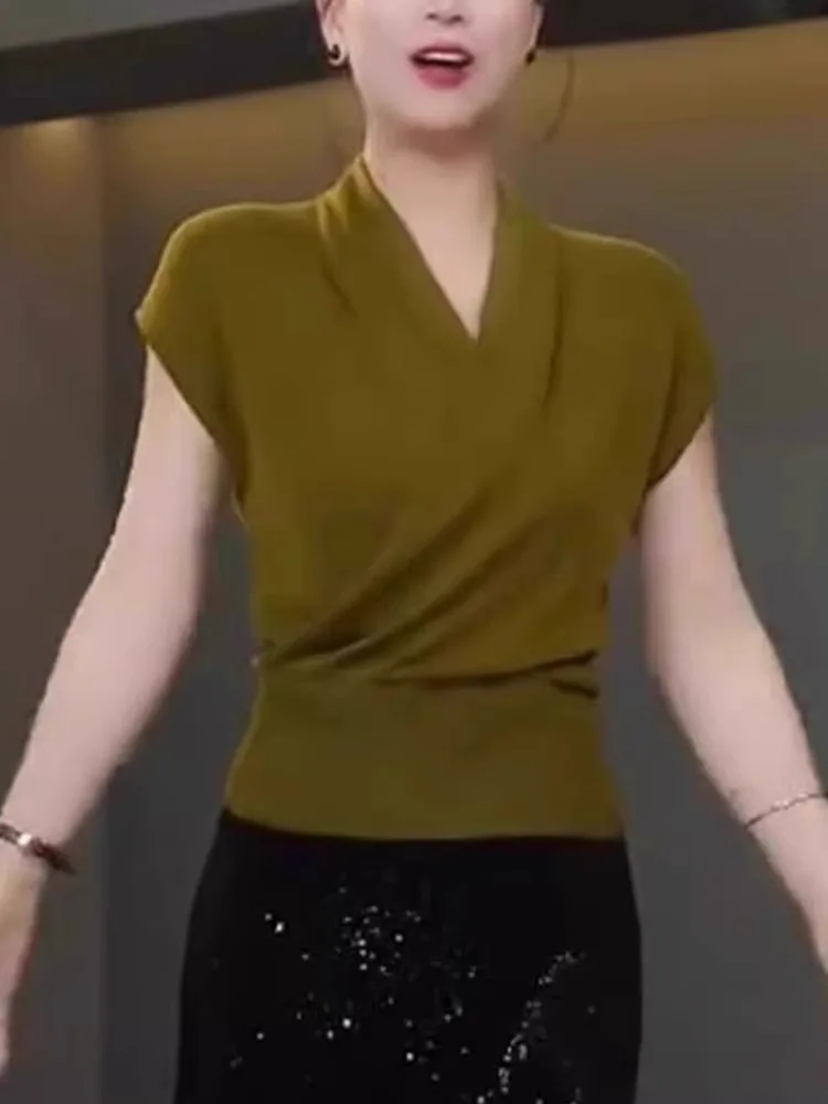 

Ele Knitwear V-Ne Cross Design Gentle Sle Inner Wear Summer 2025 Korean Version Straight Cut Silk Women's Top