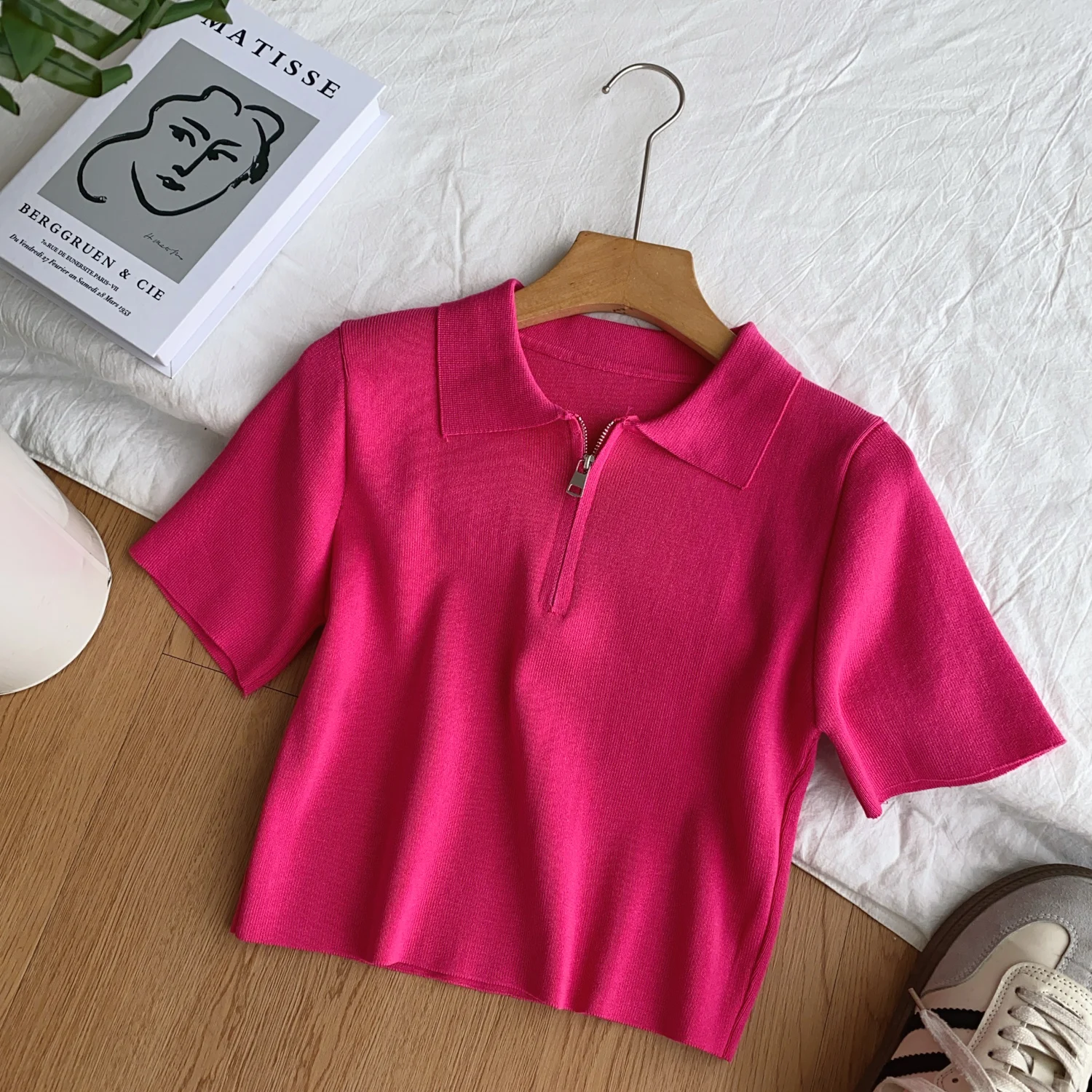 2025 جديد الوردي الصلبة سستة سترة تنوعا قصيرة الأكمام محبوك أعلى لربيع وصيف الملابس النسائية المحاصيل الأعلى