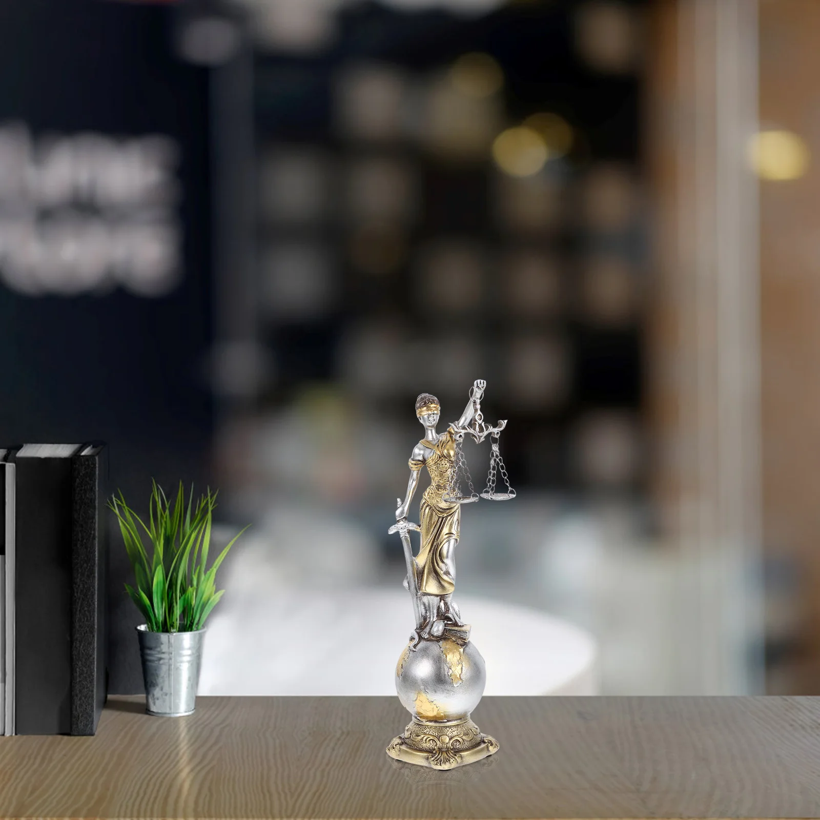 

1pcs Goddess Of Justice Statue Resin Sculpture Blindfolded Fairness Figure Home Office Decor Bookshelf Ornament Roman Goddess