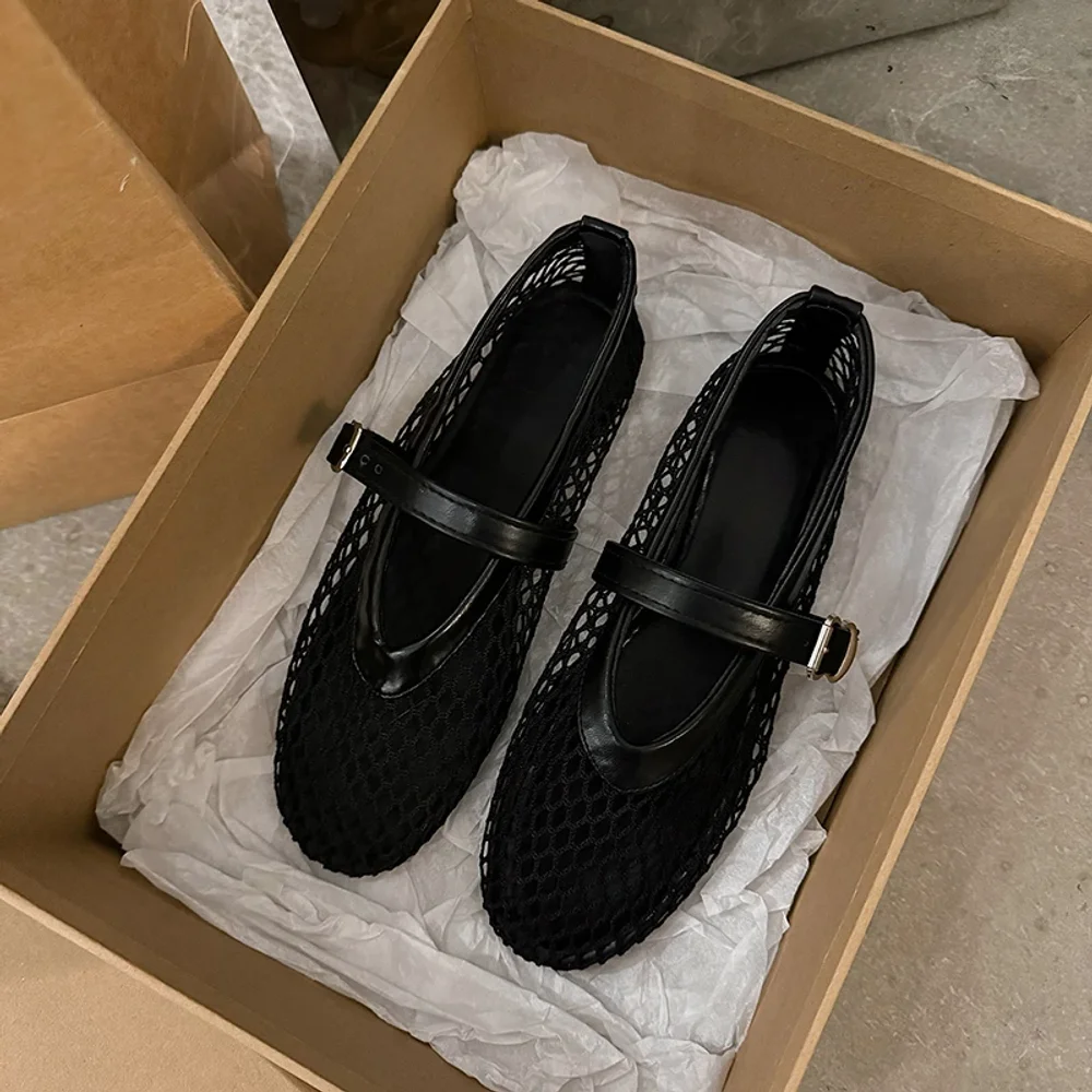 في الصيف، ارتداء مقدمة دائرية، أبازيم مستقيمة، كاجوال ومريحة، أحذية نسائية مسطحة، أحذية ماري جين الفردية المقطوعة، أحذية شبكية