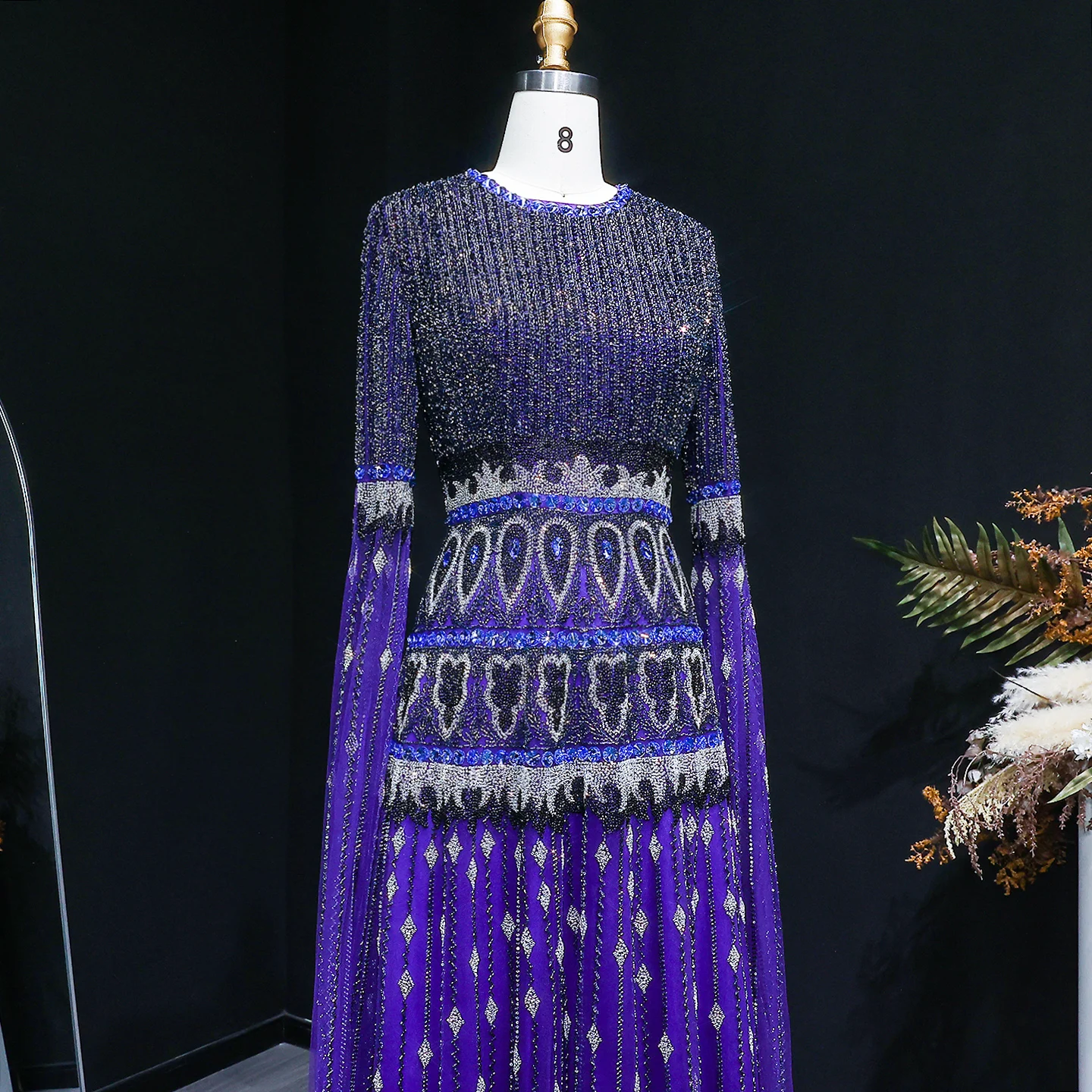Sharon Said Dubai Luxus Übergröße Lila Abendkleid mit Cape-Ärmeln Hochwertig Perlenbestickt Saudi-Arabisches Damen-Partykleid SS009 Maßanfertigung – Detail 6