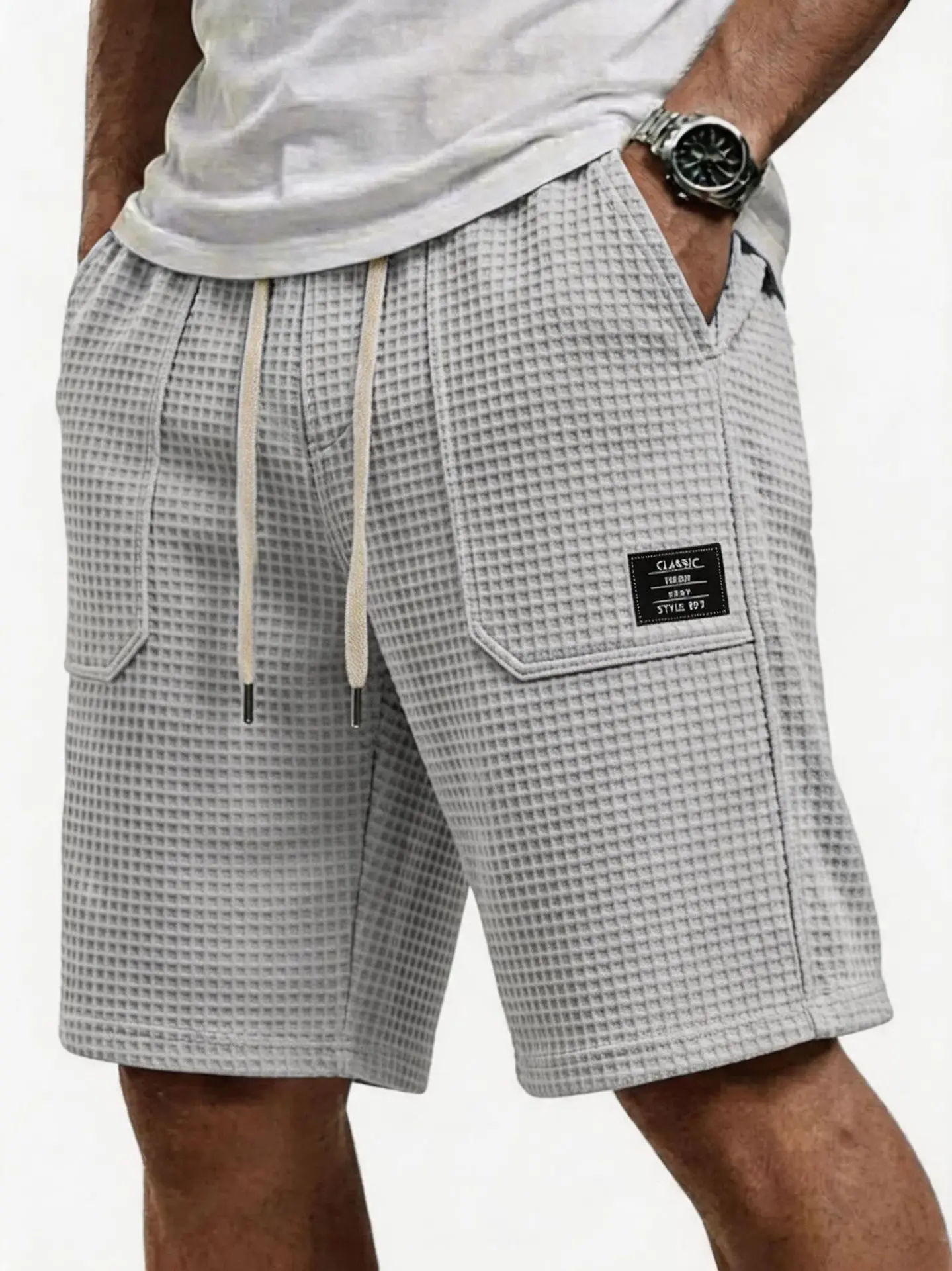 New Summer Men Casual Drawstring Elastic Waist Shorts Loose Fit Beach Shorts 5 Inch Half Pants with Pockets Label Decoration