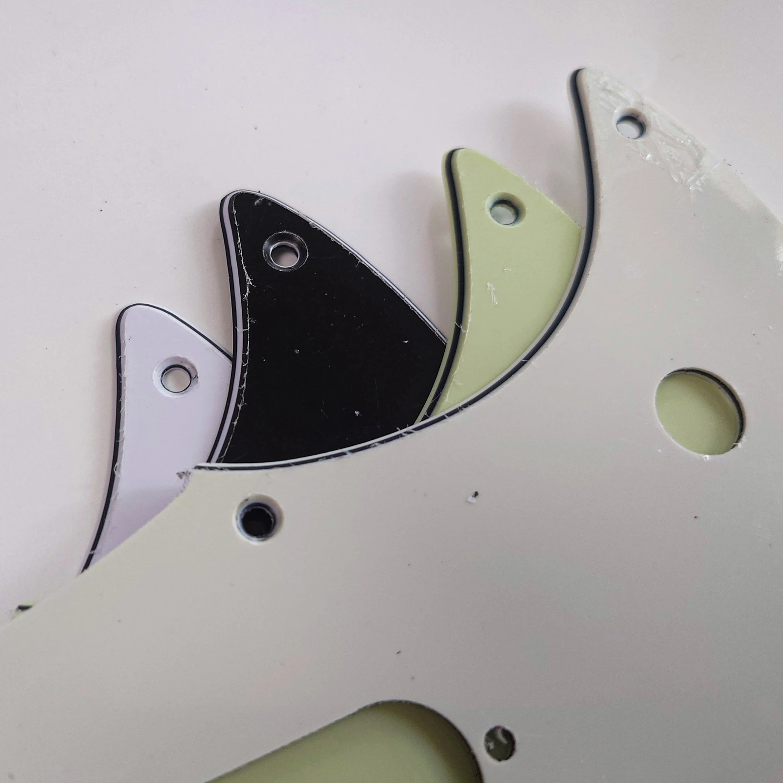 For US Mustang Classic Series Style Guitar Pickguard Scratch Plate  SS Single Coil Pickguard Guitar Accessoires