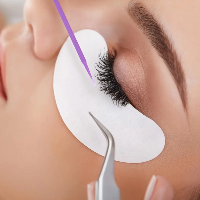 500Micro cotton swabs for eyelash extensions，Equipped with a soft micro-brush head and ultra-fine fiber handle。The micro brush h