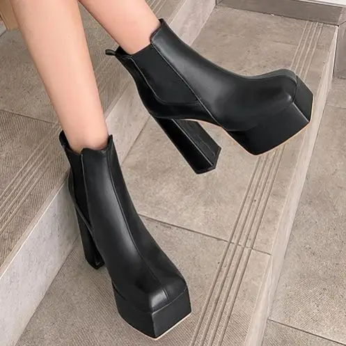 2026 Trendy Thick-Soled Waterproof Platform High-Heeled Women's Boots, 12.5cm Chunky Heel, Soft Velvet Lining, Large Size Footwear, Pu Surface Material Skin-Friendly, Rubber Sole Non-Slip and Wear-Resistant, 4.5cm High Platform for Stable Walking, Boot Height 11cm Cm, Black and White Colors Available, Autumn and Winter Cold Weather Protection, Slim Fit, Height-Enhancing, Comfortable and Durable, Suitable for Multiple Occasions, Simple yet Elegant, Highlights Your Style, Ideal for Commuting, Craftsmanship with Outstanding Quality, Texture Superior