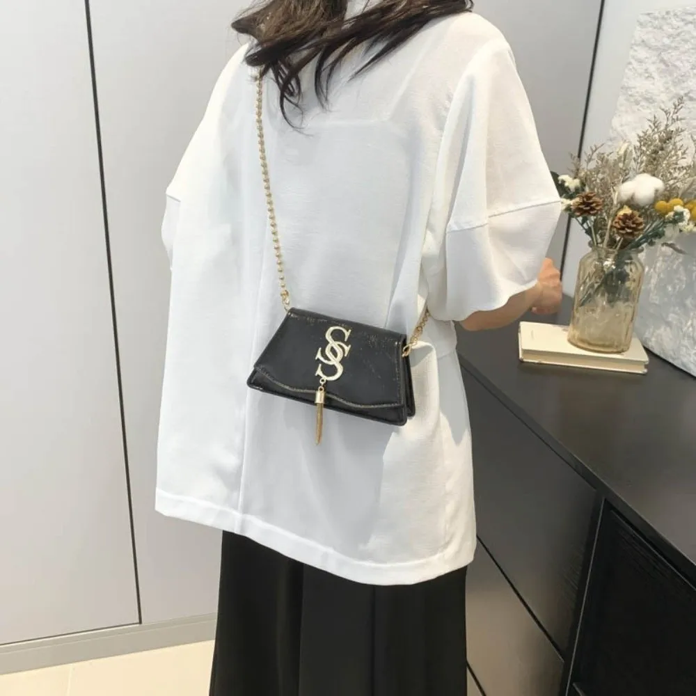 

Fashion PU Chain Shoulder Bag Elegant Zipper Closure Clutch Handbag Retro Banquet Bag Daily Use