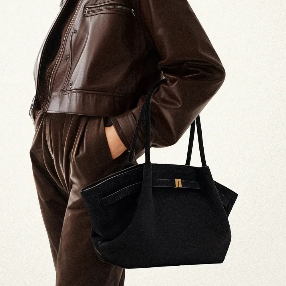 

2025 New Model Dumpling Bun Suede Single Shoulder Underarm Bun Luxury Light Luxury Handheld Tote Bag Commuter Wear Crossbody Bag