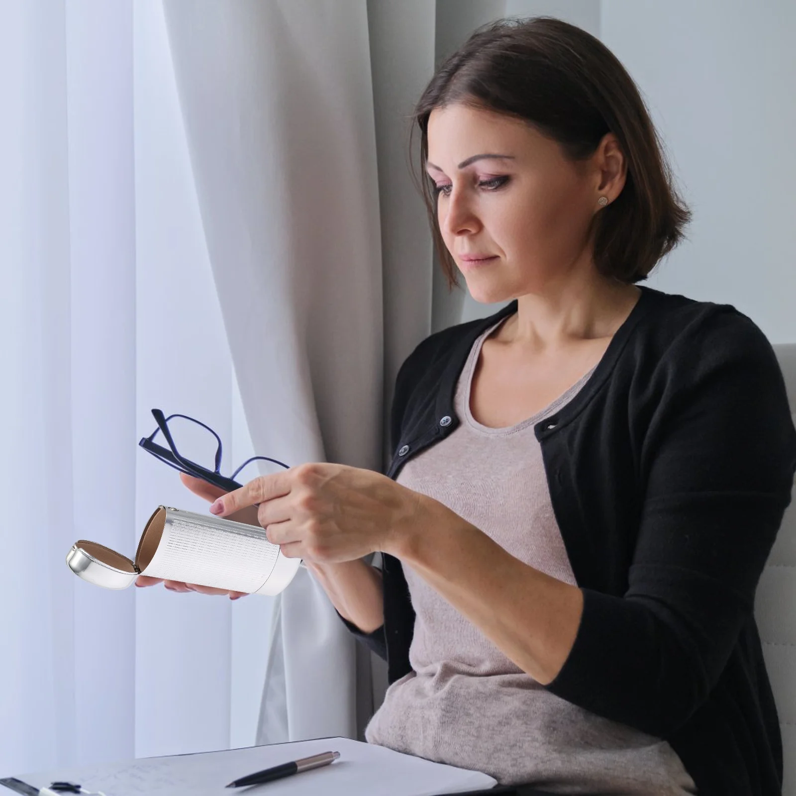 

Lightweight Aluminum Glasses Case Hard Resistant Eyeglass Storage Box for Men Women with Smooth Finish Compact