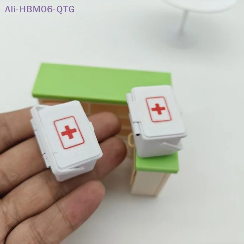 [Nouveau] NOUVEAU Boîte à médicaments miniature pour maison de poupée 1:12 avec accessoires stéthoscope, modèle de scène de pharmacie pour accessoires de poupée