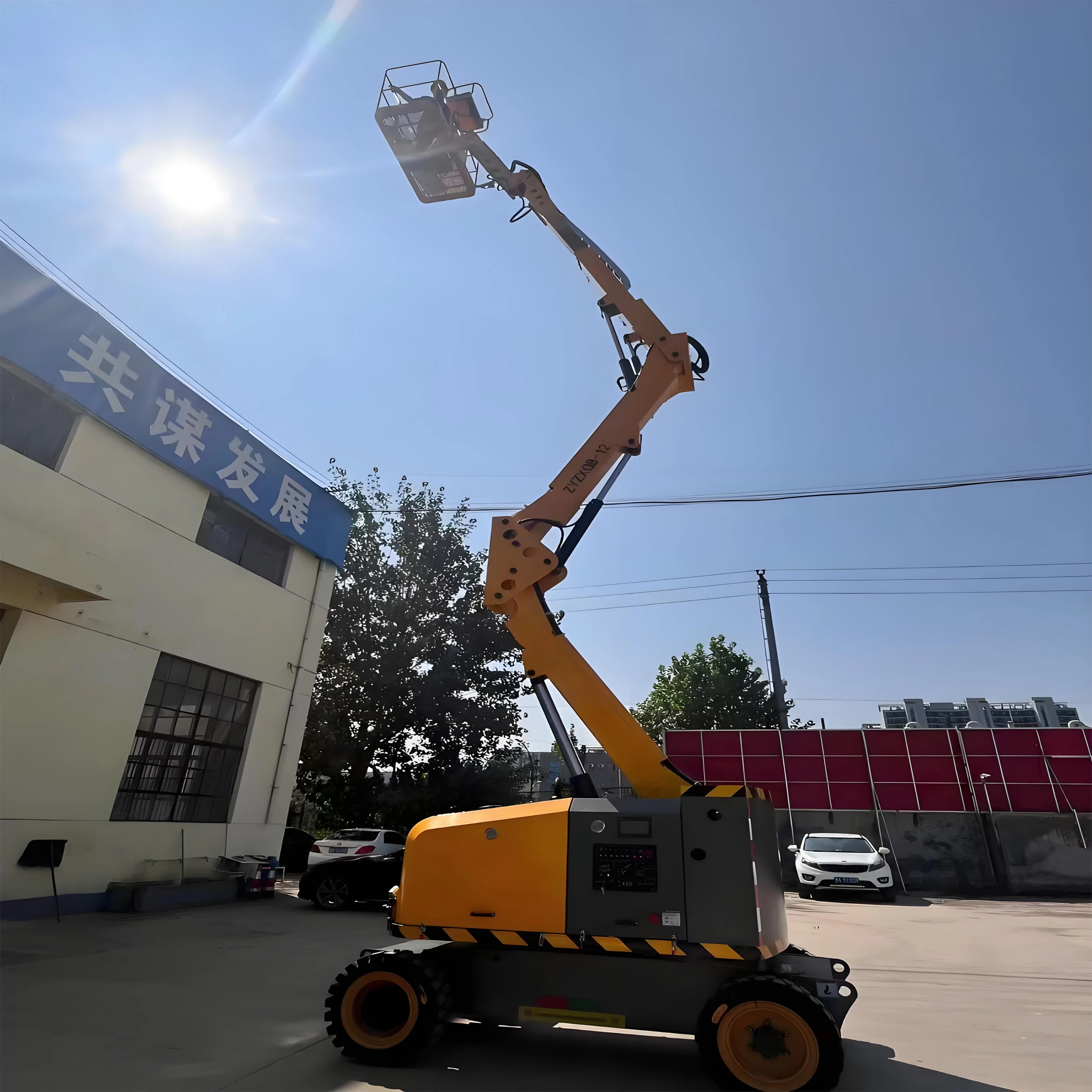 Customized Diesel Hydraulic Mobile Arm Arc-shaped Folding Arm Curved Arm Elevator Spider Self-propelled Articulated Elevator