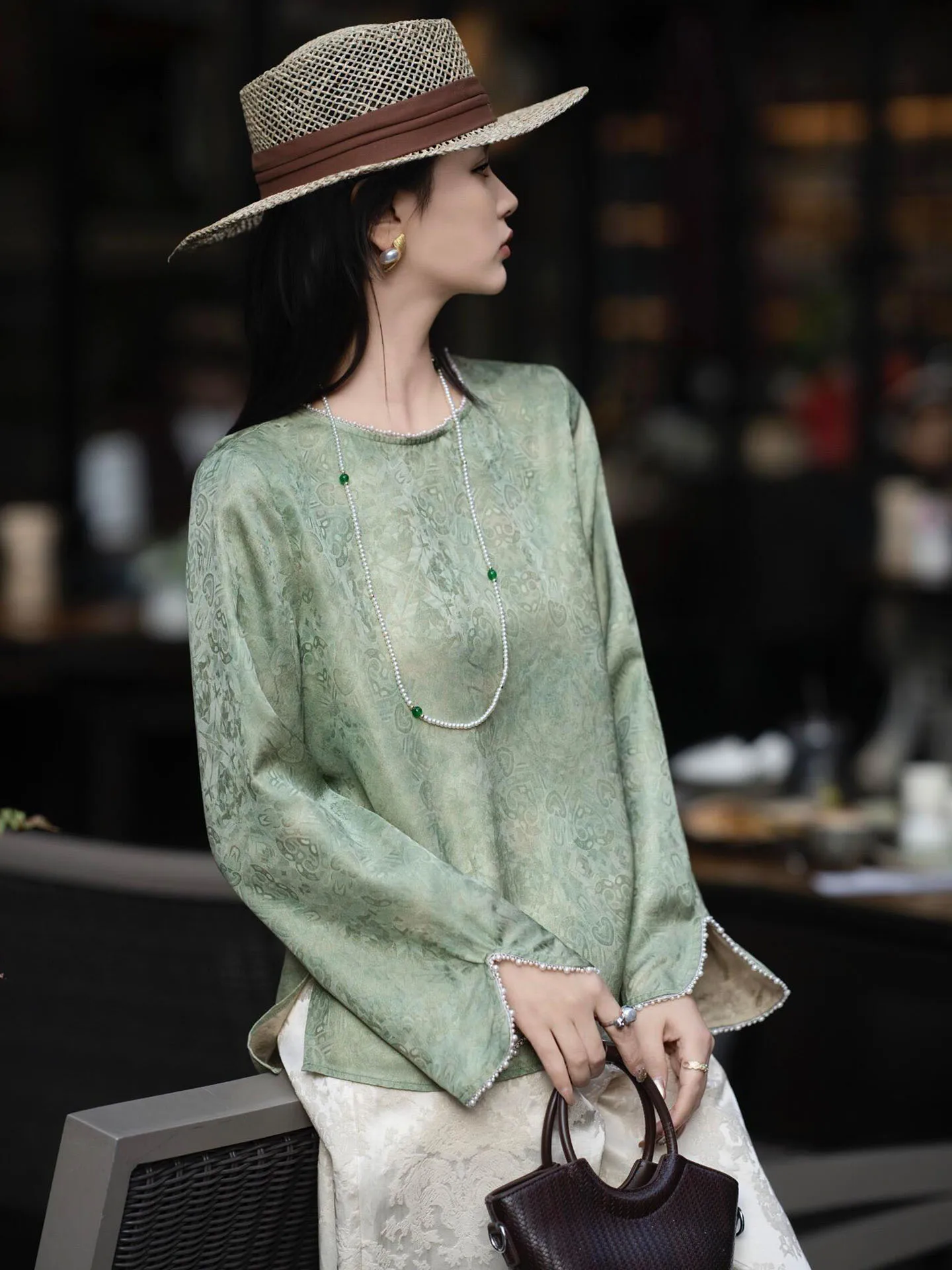 

New Chinese Sle een irt Women's Loose round Ne Slimming High-End Feel Top Spring 2026 Commute Ele Lady Faion