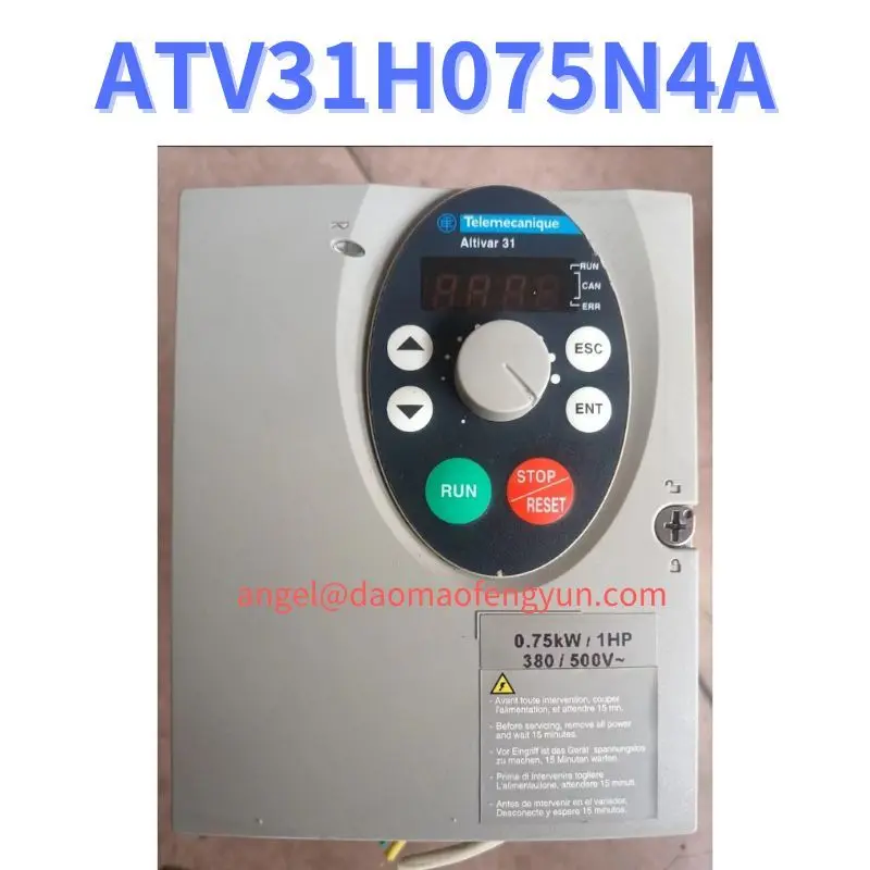 

ATV31H075N4A б/у инвертор 0.75kw/1HP 380/500V ~ функциональная эксплуатация ОК