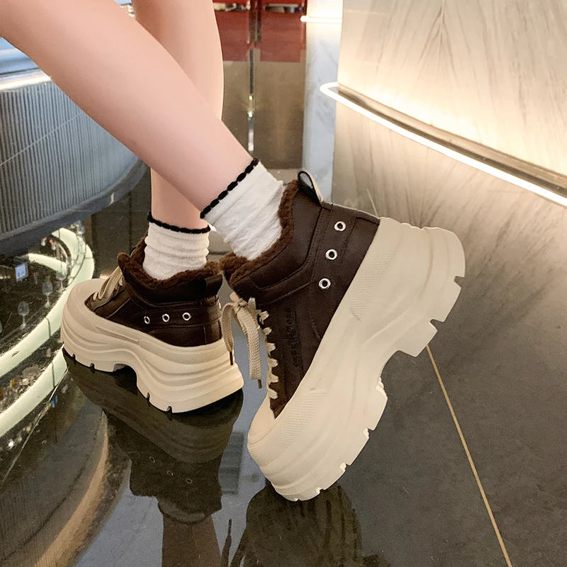 النساء أحذية الثلوج جديد الشتاء عالية أعلى أفخم الأحذية القطنية الدافئة 7 سنتيمتر سميكة وحيد المضادة للانزلاق في الهواء الطلق حذاء من الجلد مكتنزة حذاء رياضة من الجلد