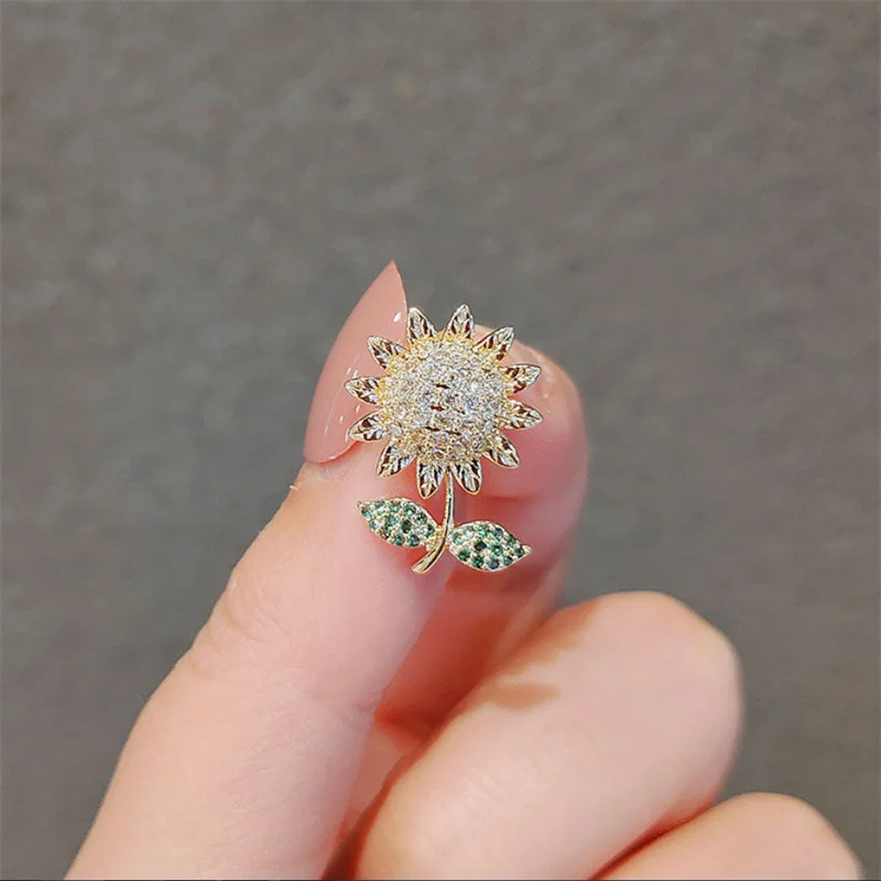 Delicate Bee Pearl Flower Bow Button Opal Brooches for Women Hollow Cat Rhinestones Brooch Small Pin Neckline Decoration Jewelry