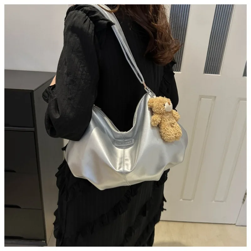 Spring 2024 New Style This Year Popular High-capacity Shoulder Bag Trend Fashion Commuter Leisure Tote Shoulder Crossbody Bag