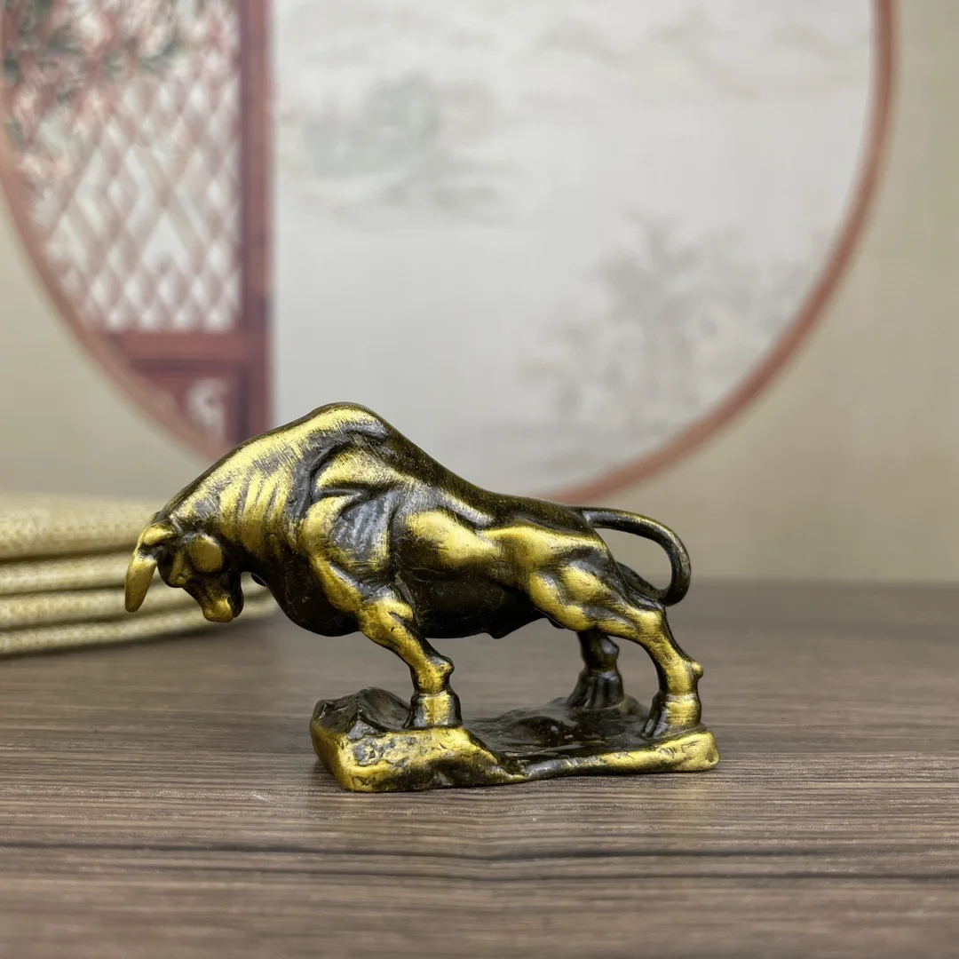 

Sculpture animal statue brass old zodiac cow tabletop ornament bullish fighting bull copper bull Wenwan old copper wholesale