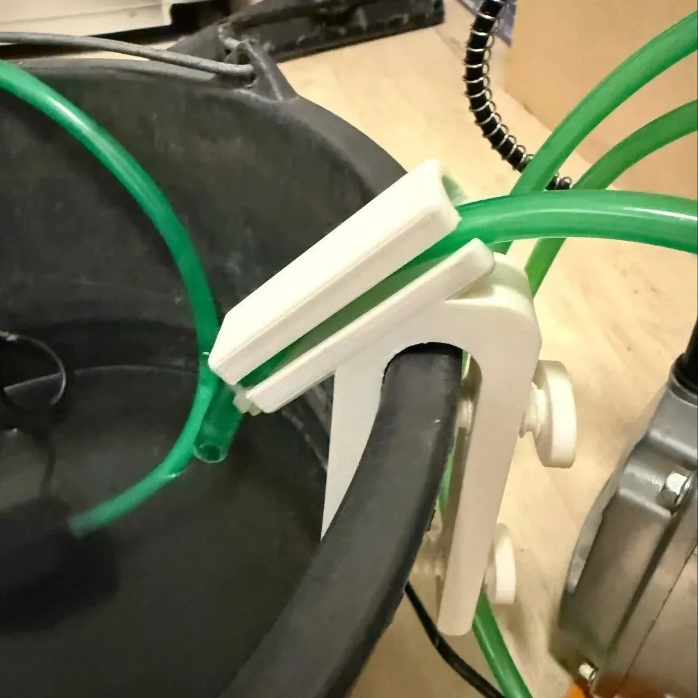 Adjustable Clamp Bucket Hose Holder Lightweight Durable Bucket Edge Hose Holder Garden Hose Organizer Space Saving