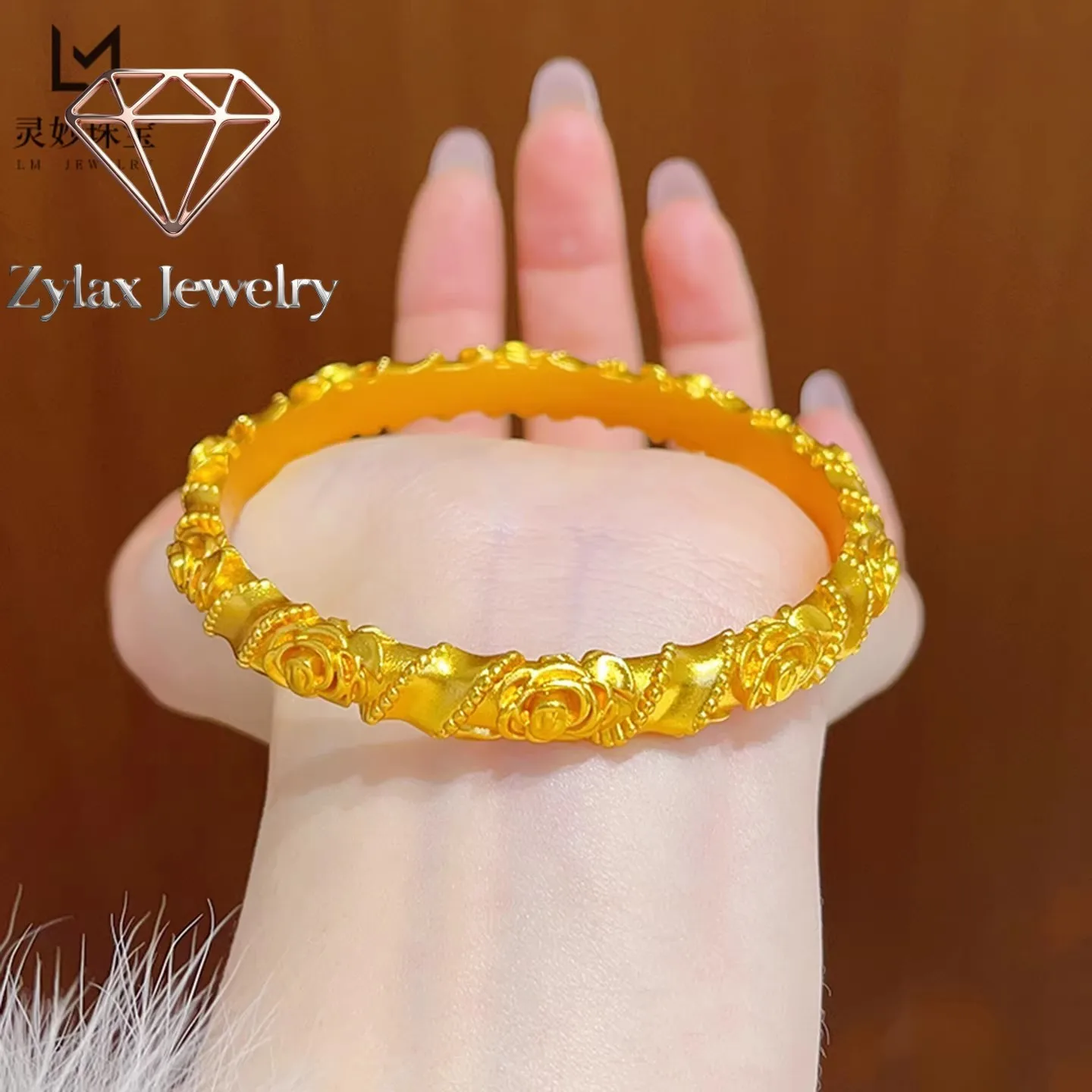 

Zylax Jewelry Rose Embossed Closed Bangle Women's 24K Gold AU999 - Romantic rose embossment, pure 24K gold, for daily commute