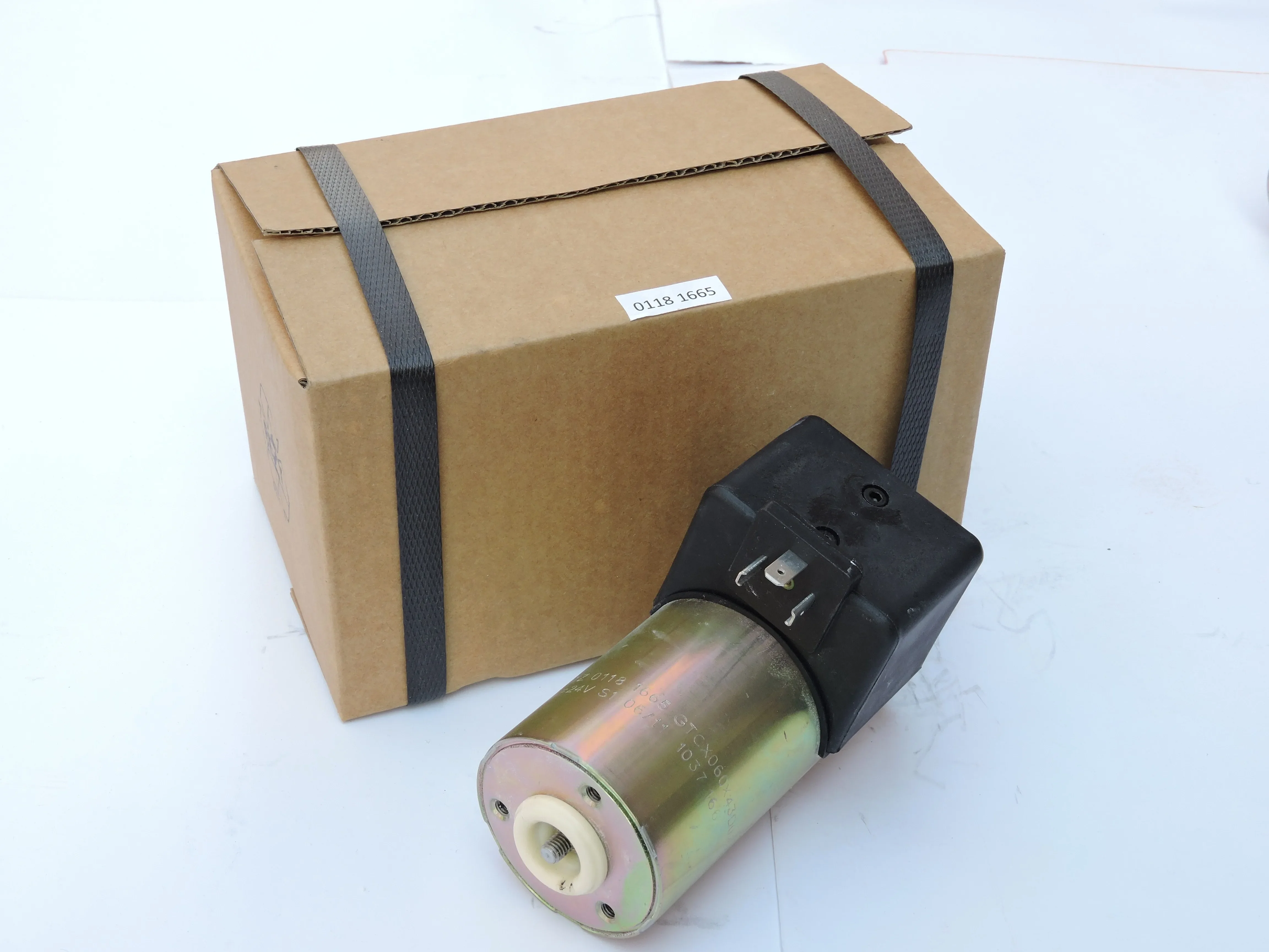High Performance Shut Off Solenoid Valve Compatible for DEUTZ 1015 Engine 01181665 01180814 Durable Replacement  Solenoid