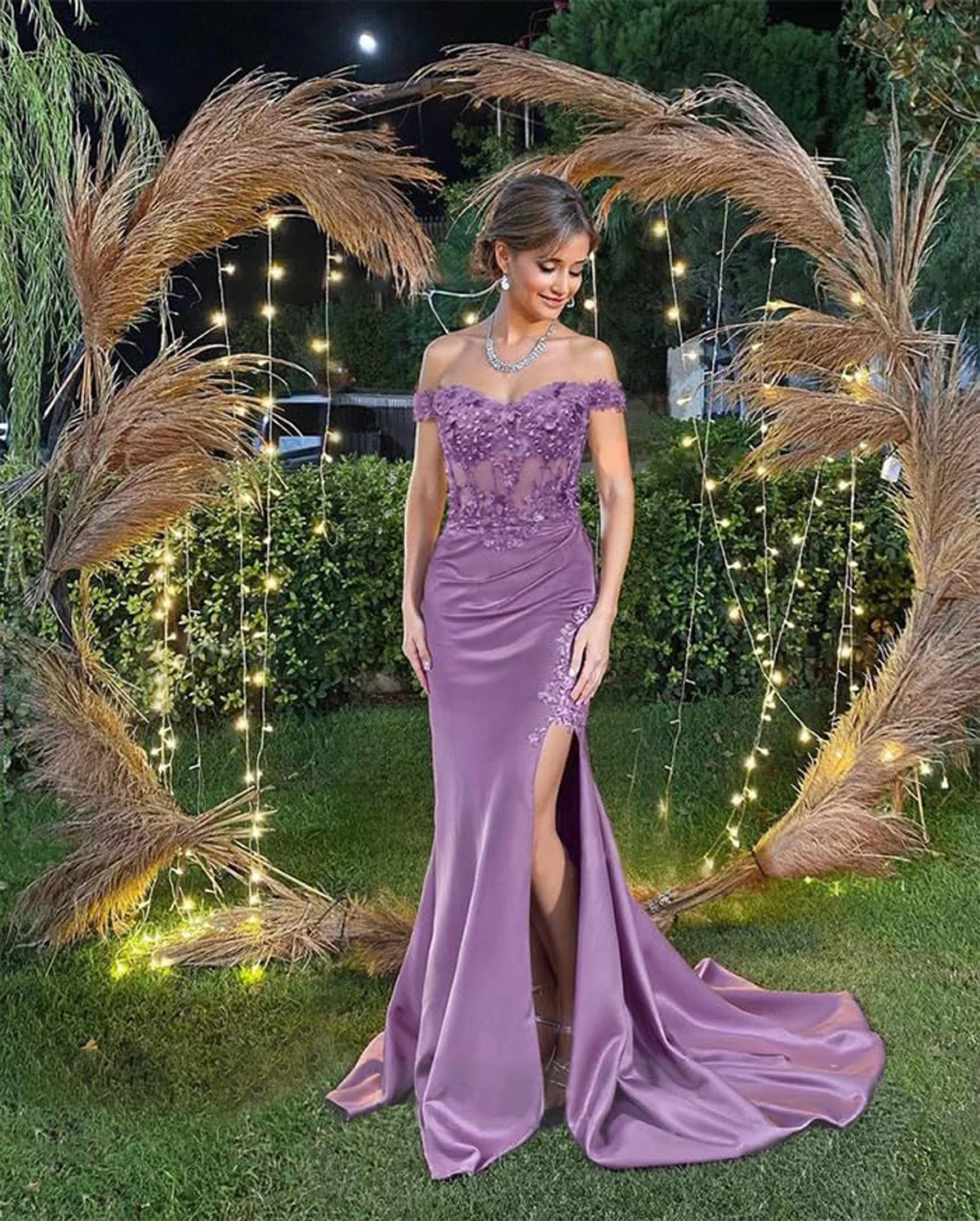 فستان حورية البحر للحفلات الراقصة مع فتحة دانتيل مزين بالساتان فساتين وصيفة العروس طويلة قبالة الكتف فستان رسمي للحفلات المسائية