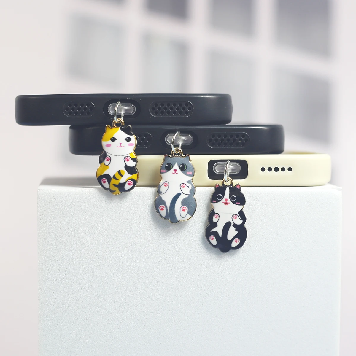 

Cute cat with four legs facing the sky cute cat phone dust plug beautiful phone accessory decoration suitable for iPhone Type-C