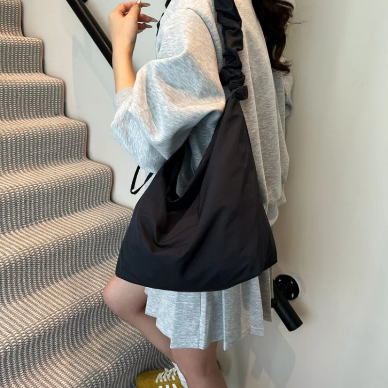 

Уникальная модная модная сумка через плечо с элегантным кожаным логотипом и минималистичным дизайном для повседневных женщин