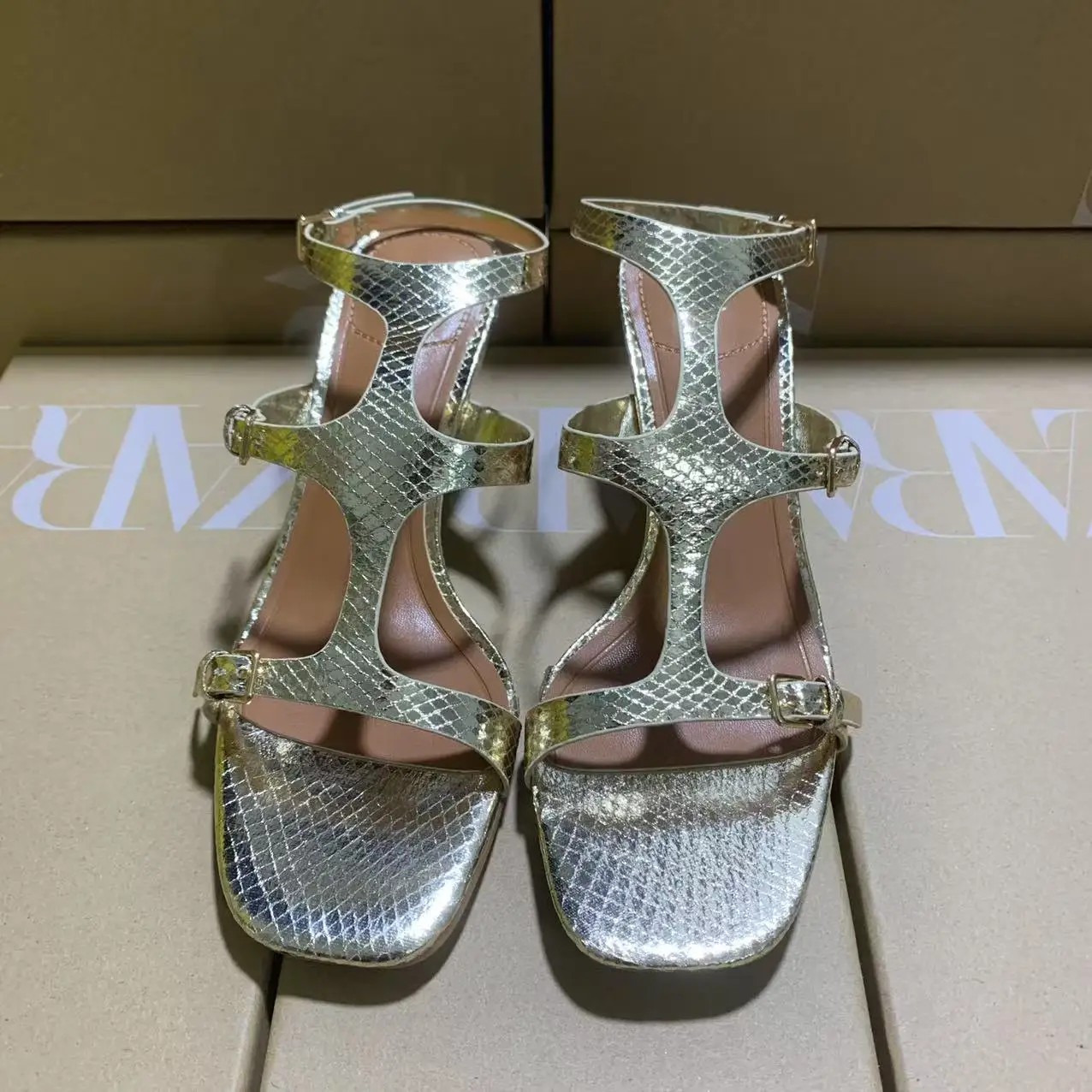 

Bloomsteps Low Heel Elegant Socialite High Heels Shallow Mouth Back Strap Single Shoes