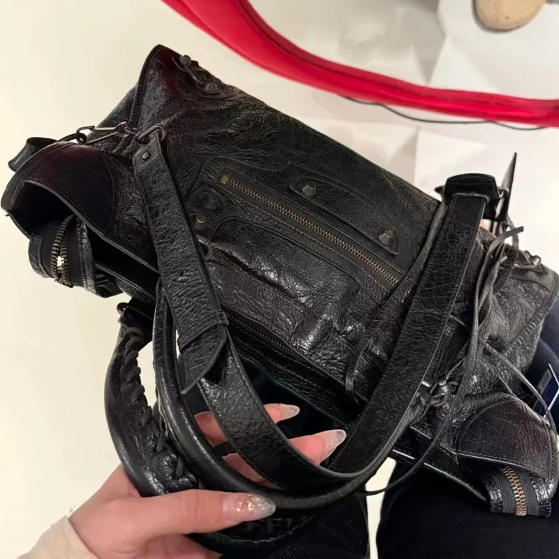 

Parisian-style riveted motorcycle, Boston bag, seamless street-style storage bag with large capacity