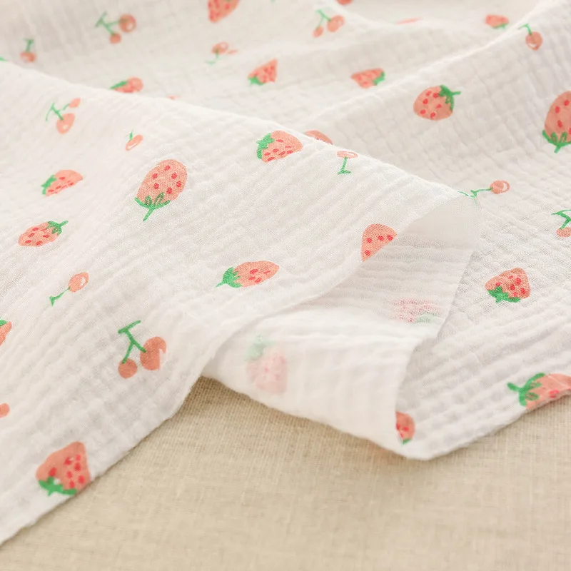 

Предварительно нарезанный двухслойный хлопковый материал с принтом клубники и вишни, 53 x 19,68 дюймов, дышащий, текстурированный, универсальный, для шитья своими руками.