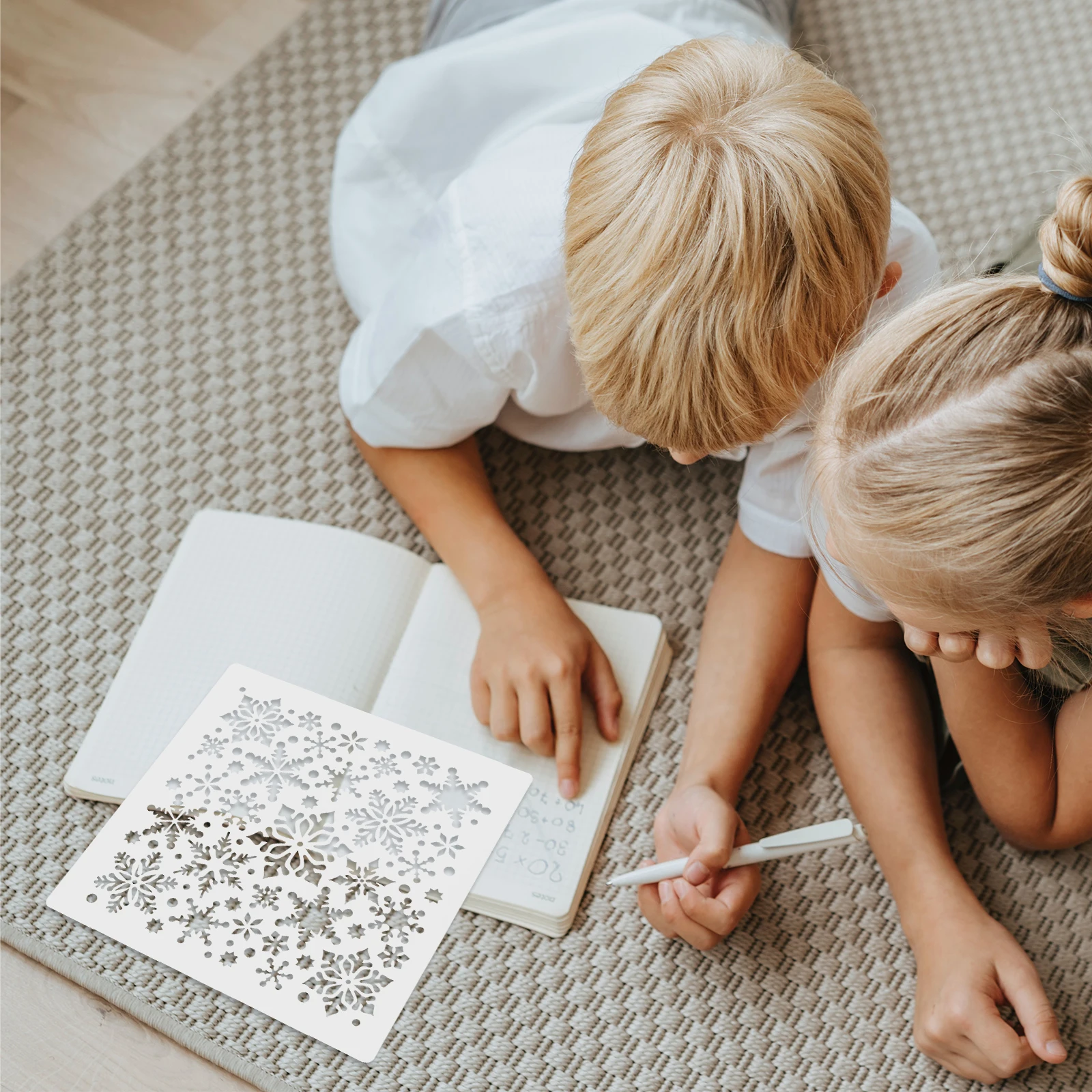 

4pcs Drawing Set Stencils Kids Washable Painting White Snowflake Painting Templates Child Craft Supplies Plastic Templates