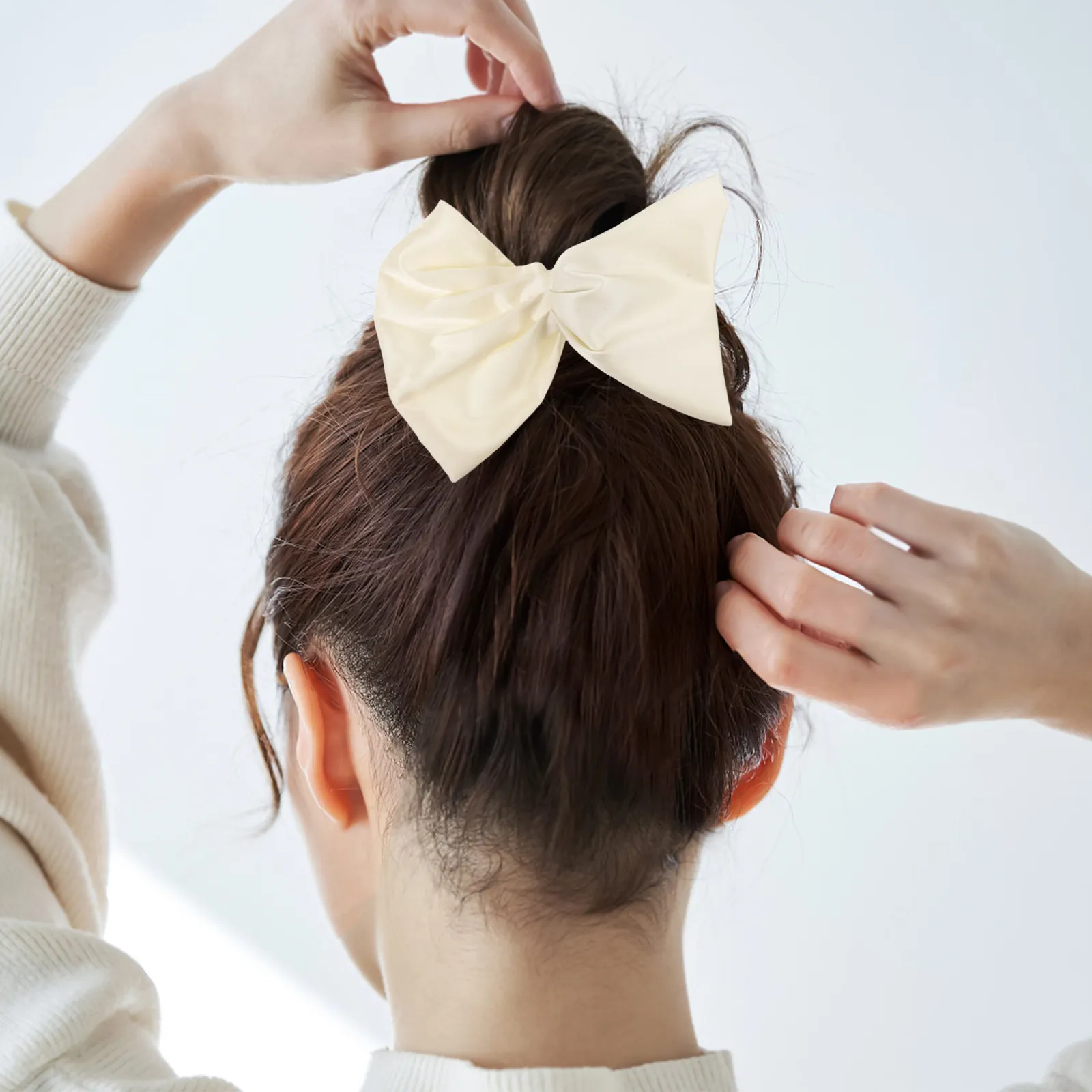 

2 шт. атласных заколок-бантов черного и бежевого цветов, однотонные аксессуары для женщин, большие заколки для густых волос, модные.