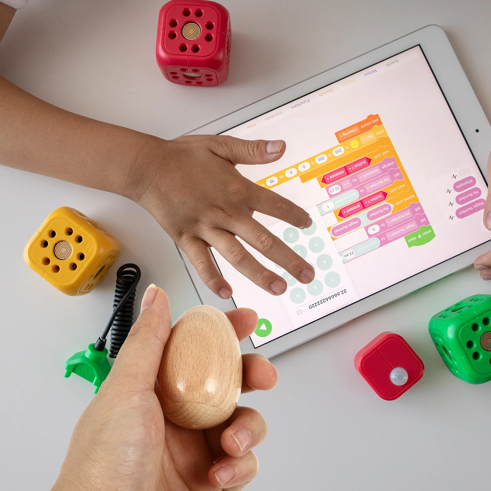 Zestaw instrumentów perkusyjnych dla dzieci z pałeczkami rytmicznymi i drewnianymi jajkami muzycznymi, instrumenty muzyczne dla maluchów rozwijające umiejętności motoryczne.