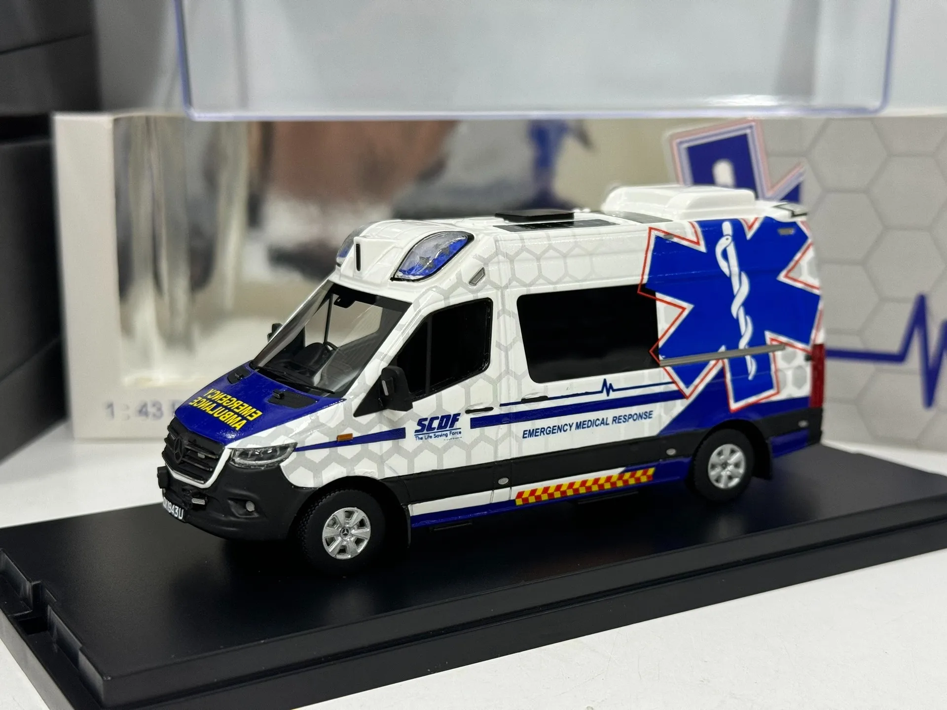 دييكاست تحفة 1/43 مقياس سبرينتر سنغافورة SCDF سنغافورة سيارة إسعاف نموذج تحصيل لعبة هدية تذكارية العرض #4