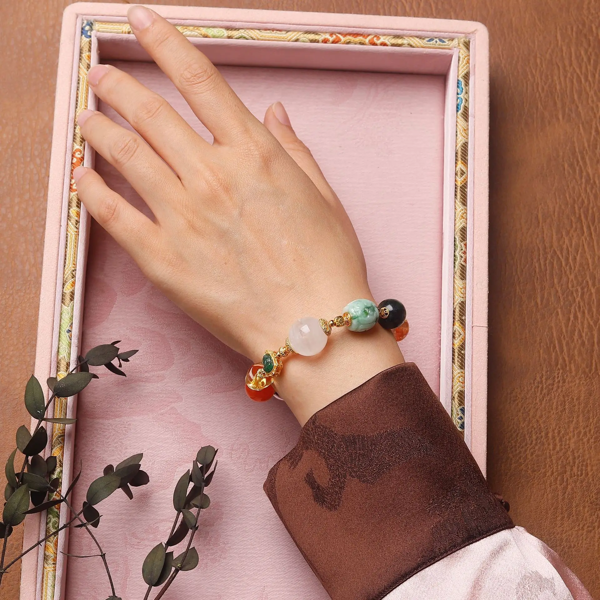 سوار كريستال طبيعي متعدد الأحجار الكريمة، شبح أخضر Nanhong Jadeite Pi Xiu 925 فضي، هدية مجوهرات من الأحجار الكريمة على شكل زهرة