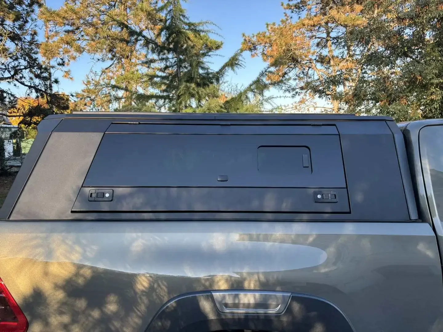 Aluminum Alloy Waterproof Hardtop Cargo Box Cover, Suitable for 2025 Toyota Hilux Off-road Pickup Trucks