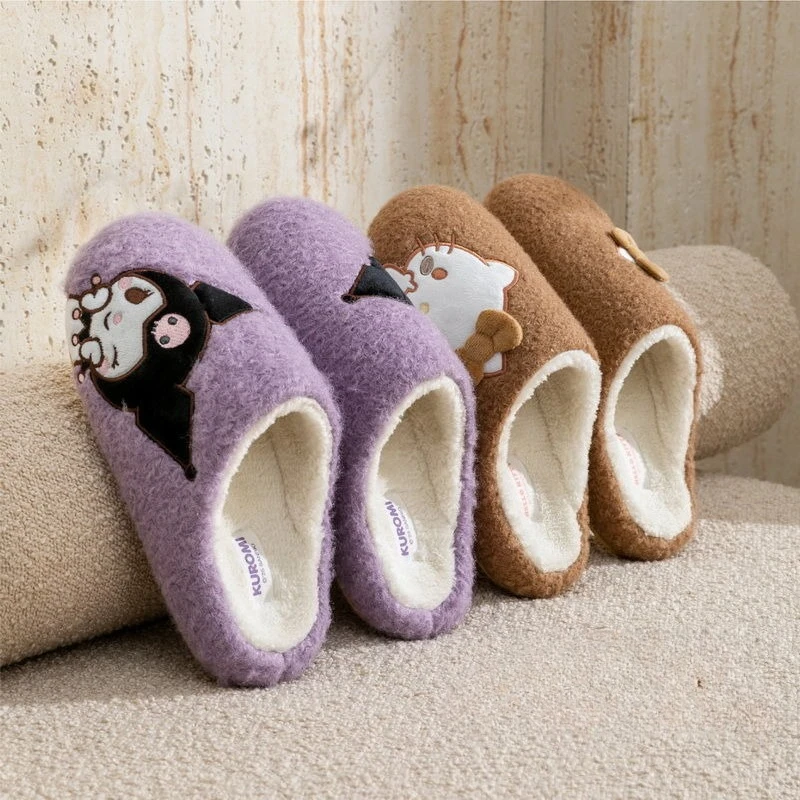 Sanrio Hello Kitty My Melody Kuromi Cinnamoroll baru, sandal manis dan lucu untuk musim gugur dan musim dingin, sandal rumah hangat berbahan katun.