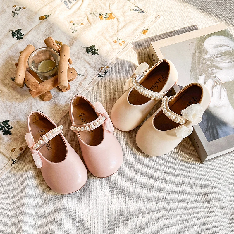 

Весенние туфли для девочек в стиле принцессы с бантом и жемчугом, на липучке, милые детские туфли на плоской подошве, однотонные, нескользящие, повседневные, стильные, для детей 4-6 лет