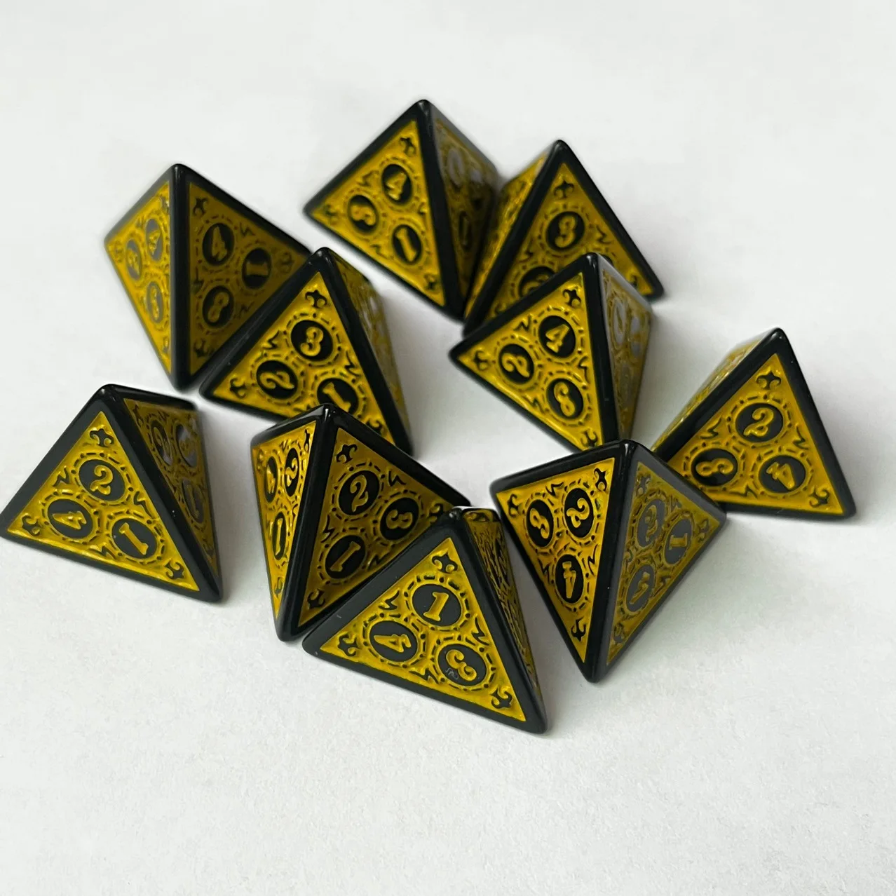 Pyramide triangulaire D4 pour jeu de société, 10 pièces, ensemble de dés à 4 côtés, motif sculpté polyédrique, accessoires