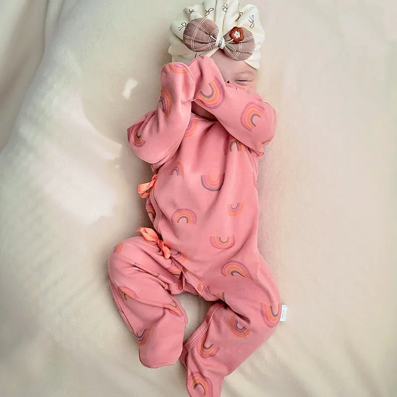 Baby clothes with feet, pure cotton Class A baby one-piece pajamas with socks, newborn anti-scratch face clothes, hand bags