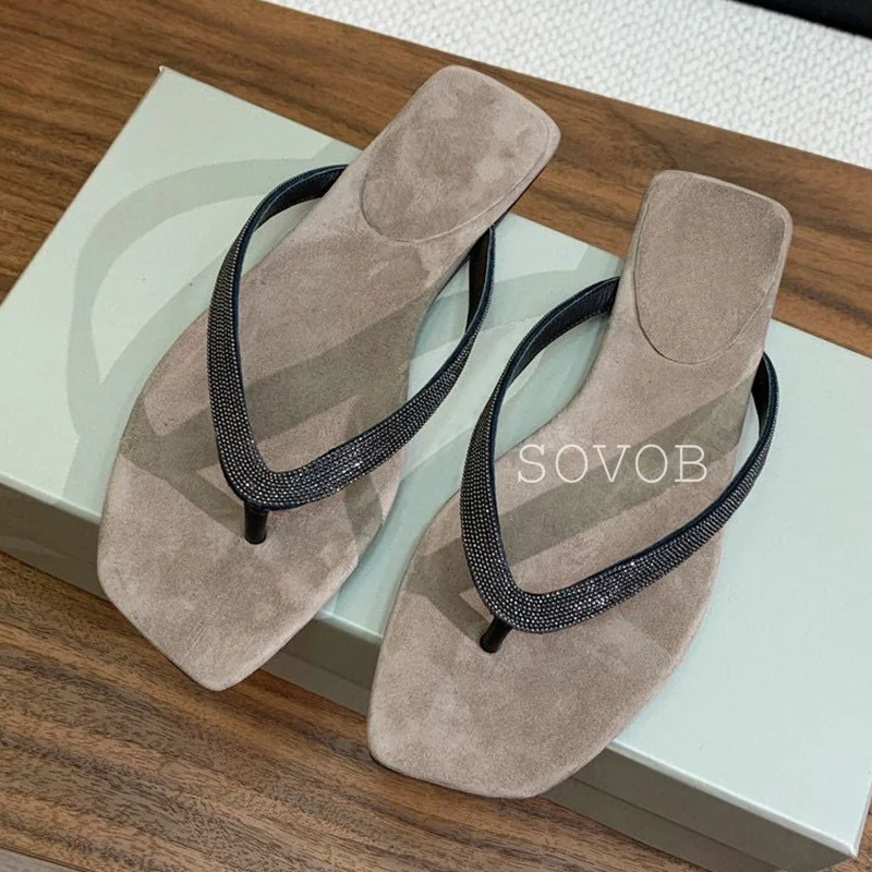 Sandal Herringbone dihiasi kristal musim panas wanita warna Solid sandal datar sederhana sepatu pantai liburan santai luar ruangan