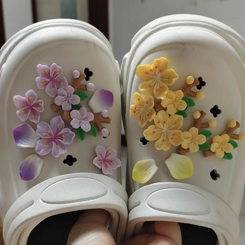 Flowers Shoe Charms Designer Removable DIY Shoe Decorations For Clogs Sandals Sakura Daisy Rose Petals Party Gift