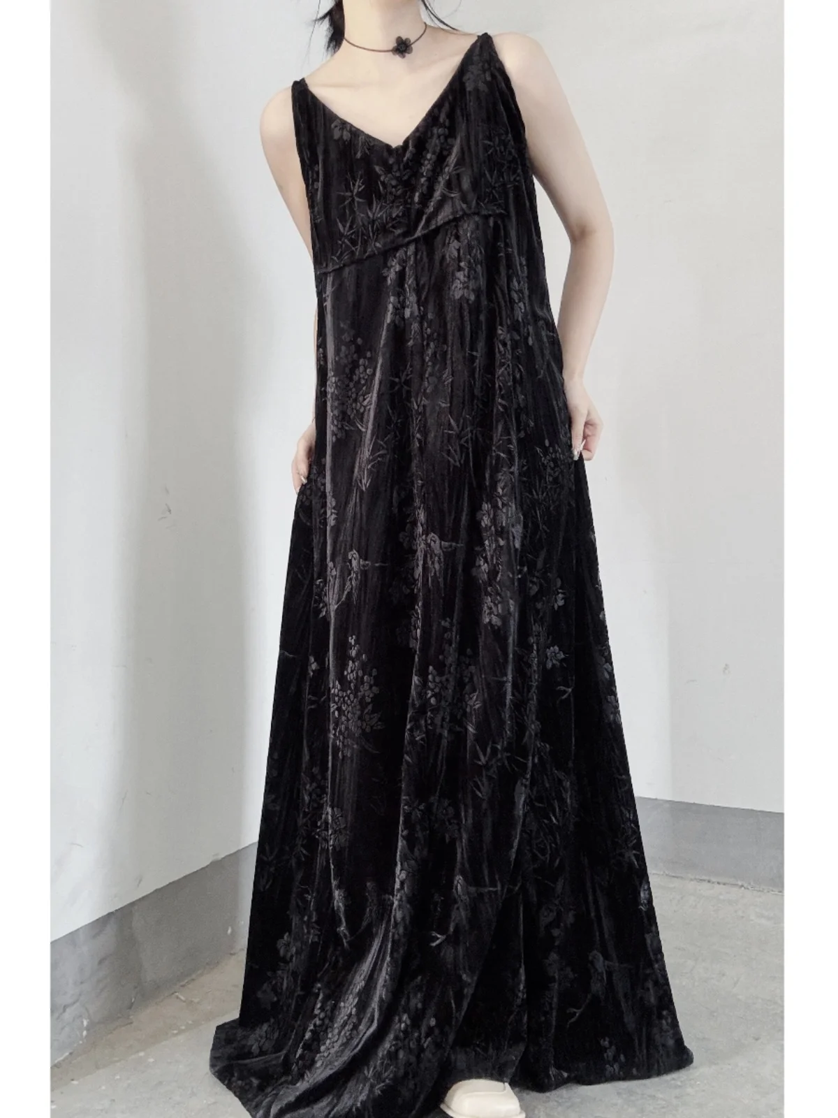 Black Velvet Embroidered  Dress Chinese Style Floral Patterned Vintage Dark Print Halter Neck Sleeveless Women's Dress