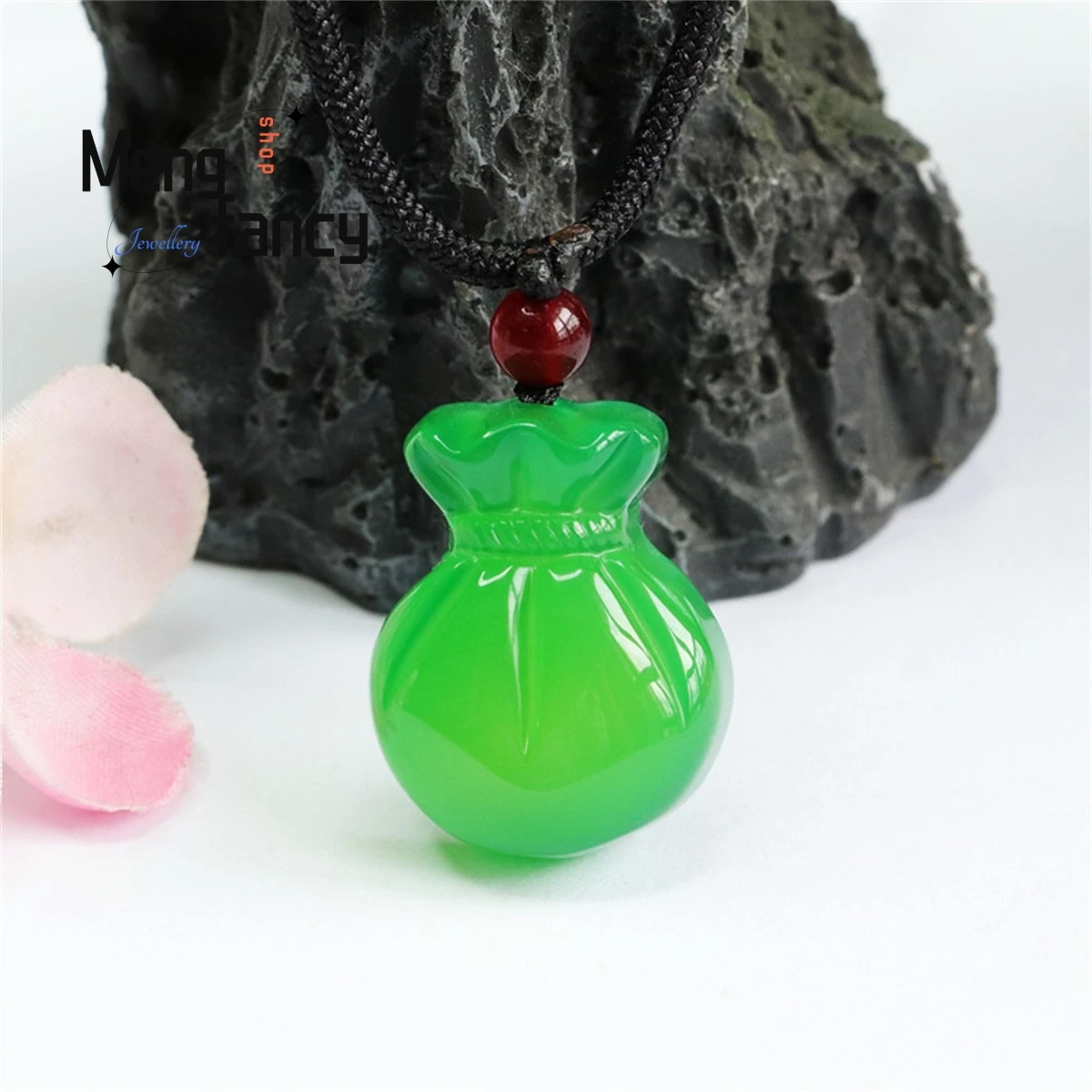 

Natural Green Chalcedony Agate Money Bag Pendant Simple Generous Personalized Fashion Versatile Light Luxury Women Fine Jewelry